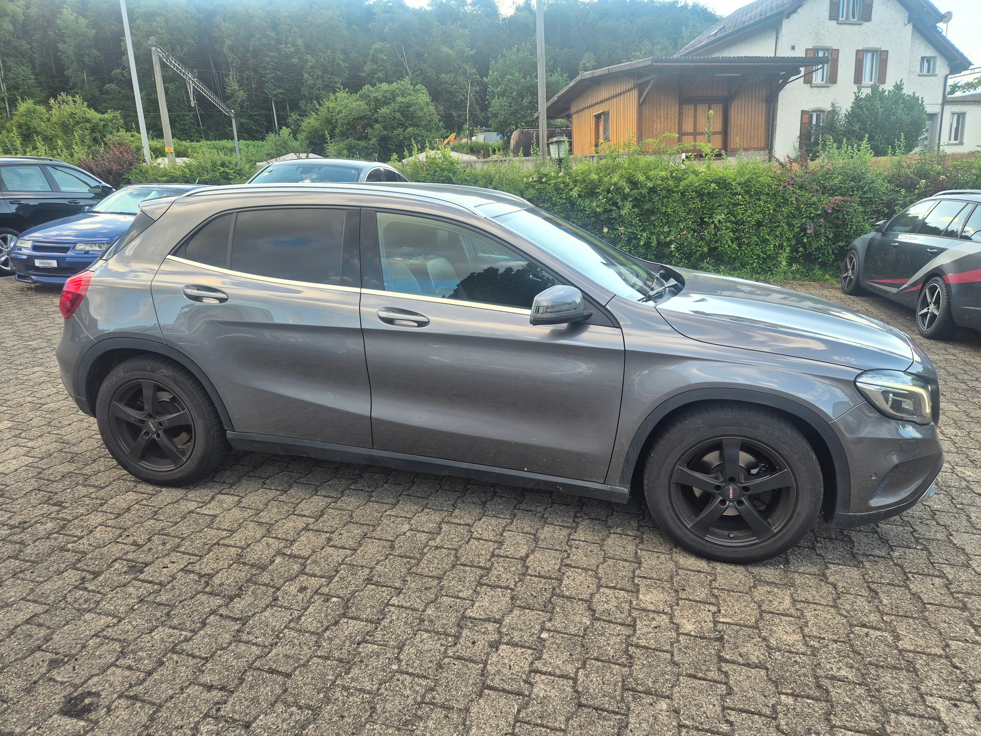 MERCEDES-BENZ GLA 200 CDI Swiss Star Edition 4Matic 7G-DCT-image-2