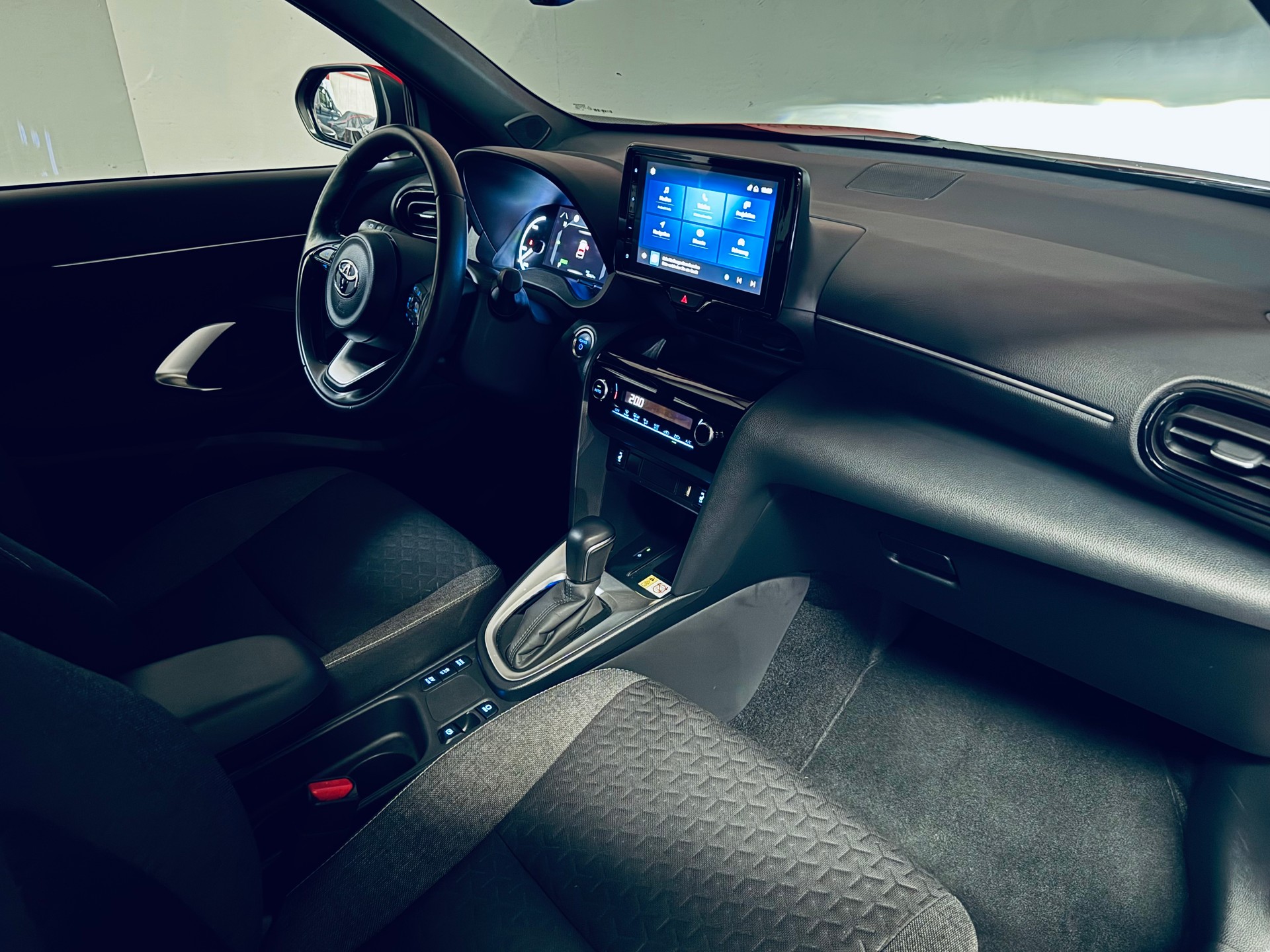 TOYOTA Yaris Cross 1.5 Trend e-CVT-image-14