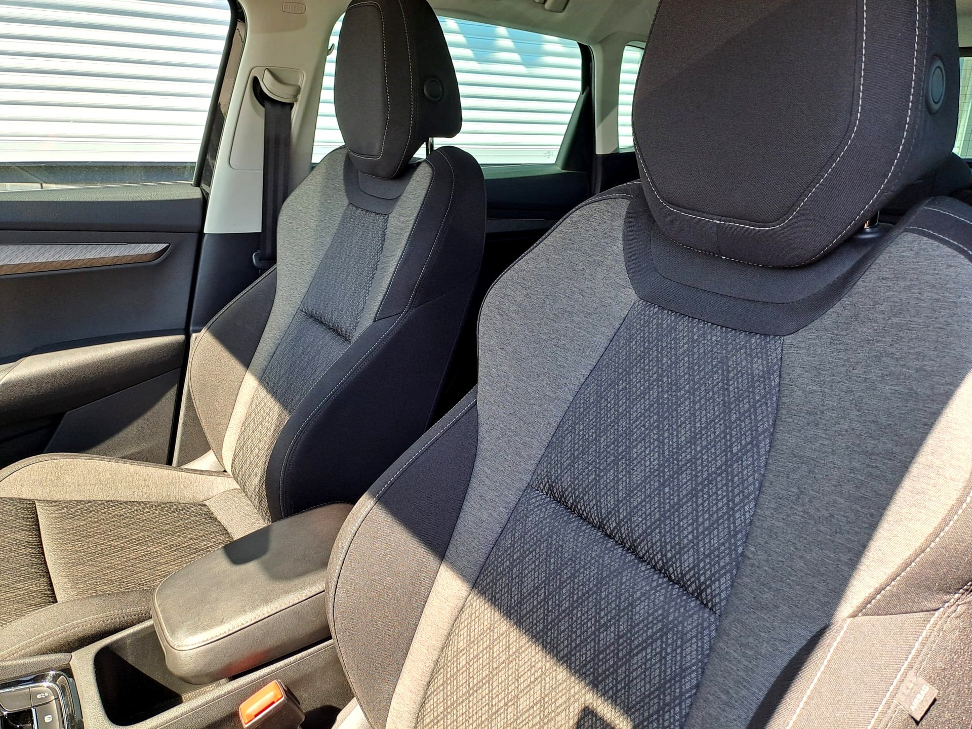 SKODA Karoq 2.0 TDI CR Style 4x4 DSG-image-9