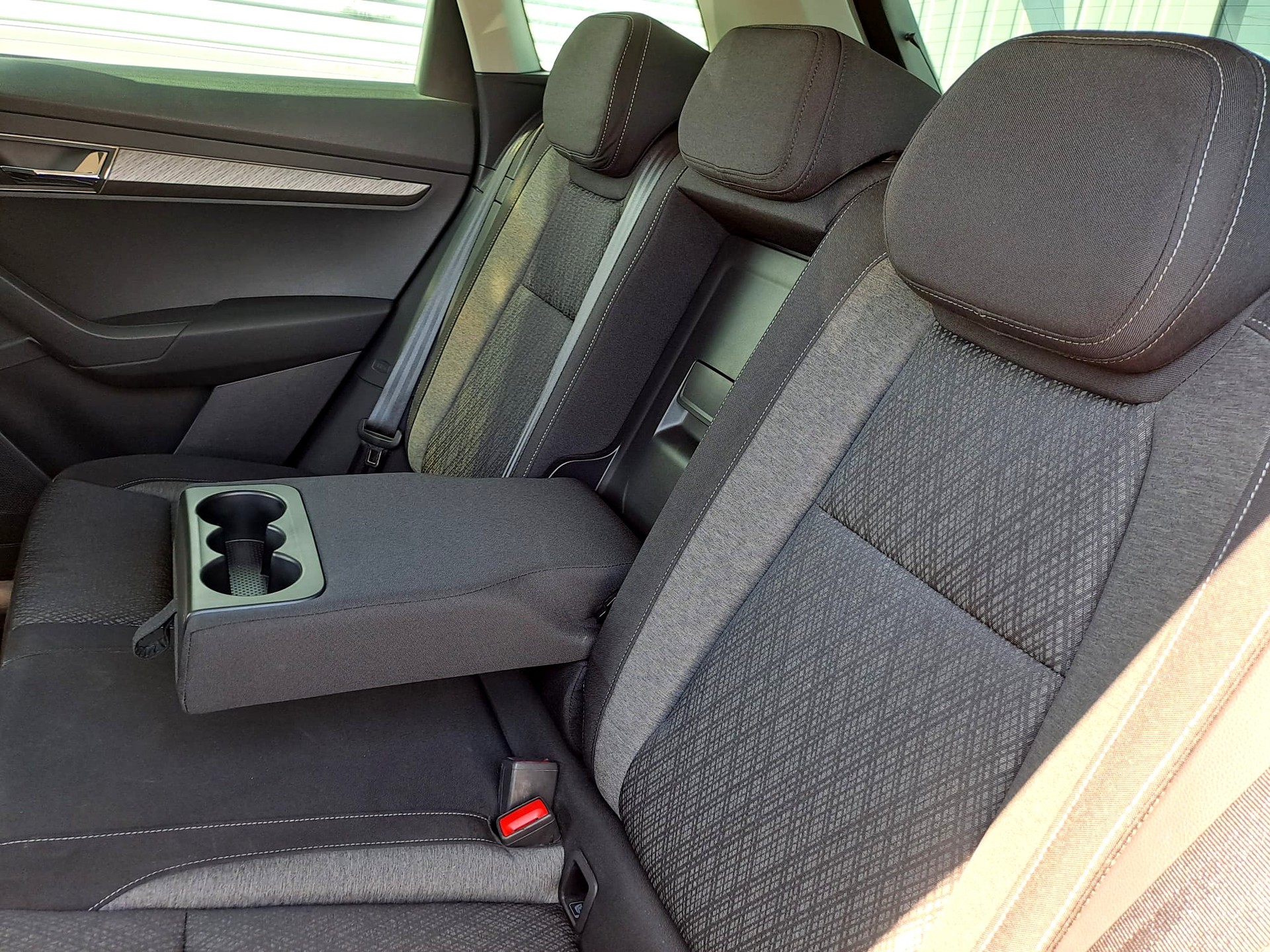 SKODA Karoq 2.0 TDI CR Style 4x4 DSG-image-8