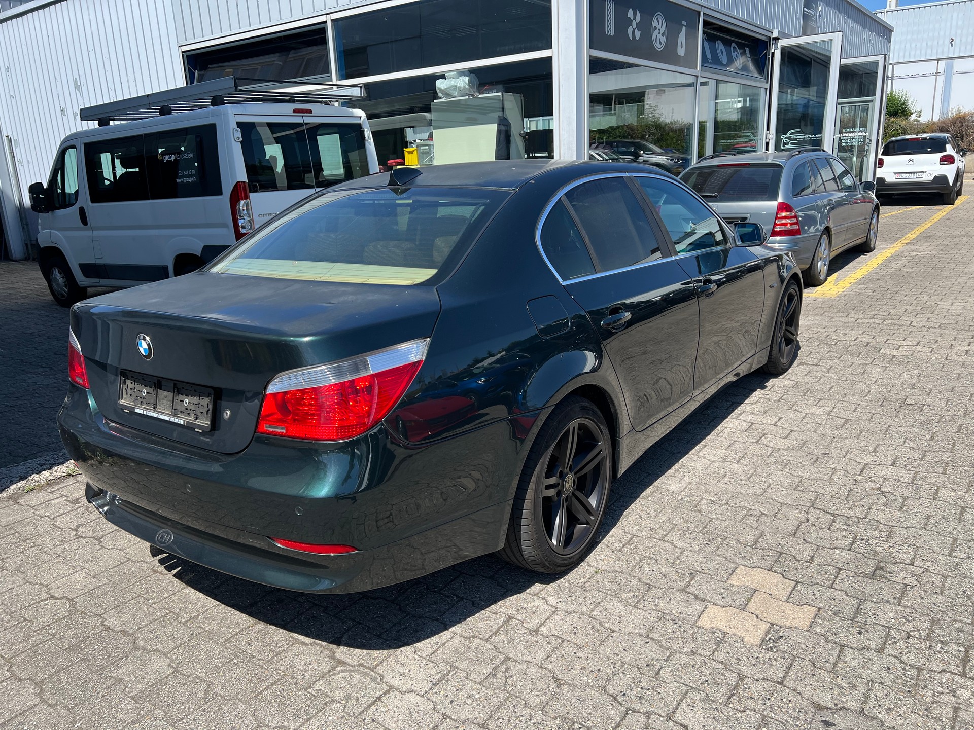 BMW 525i-image-4