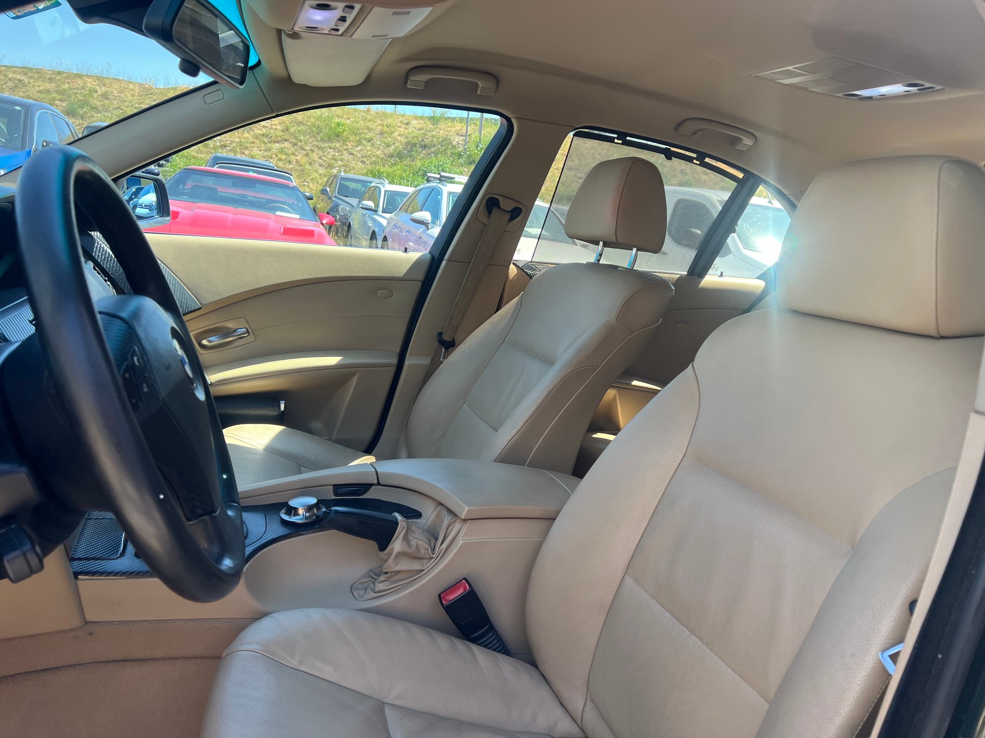 BMW 525i-image-10