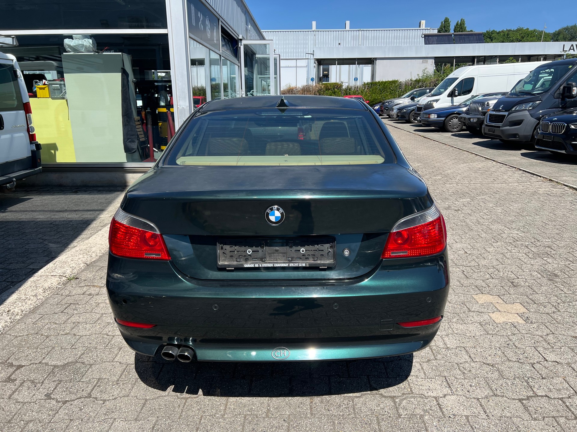 BMW 525i-image-5