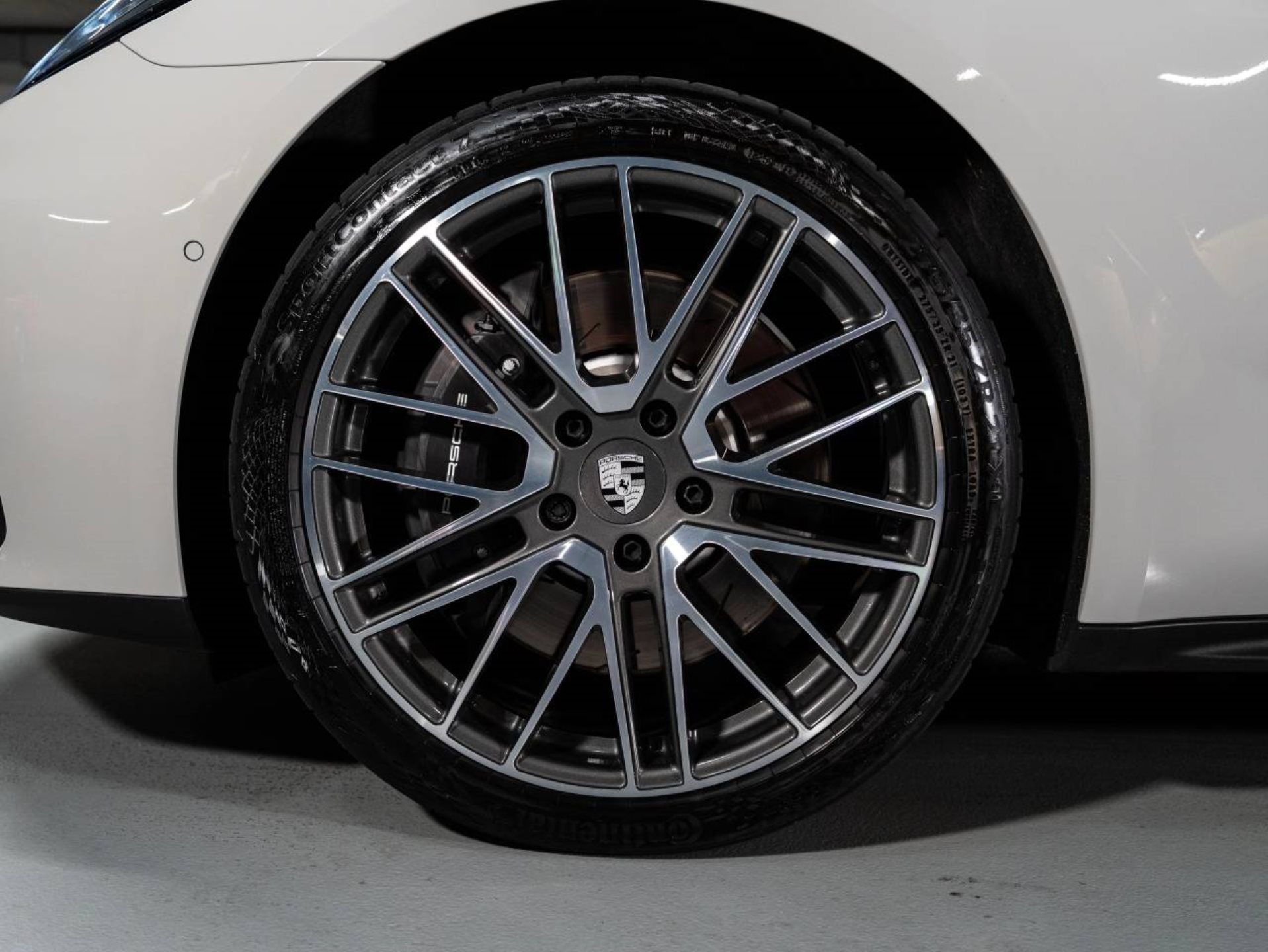 PORSCHE Panamera 4 E-Hybrid-image-20