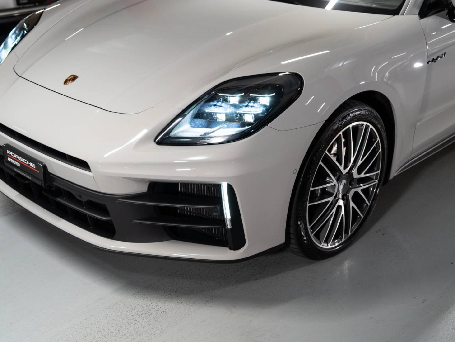 PORSCHE Panamera 4 E-Hybrid-image-21