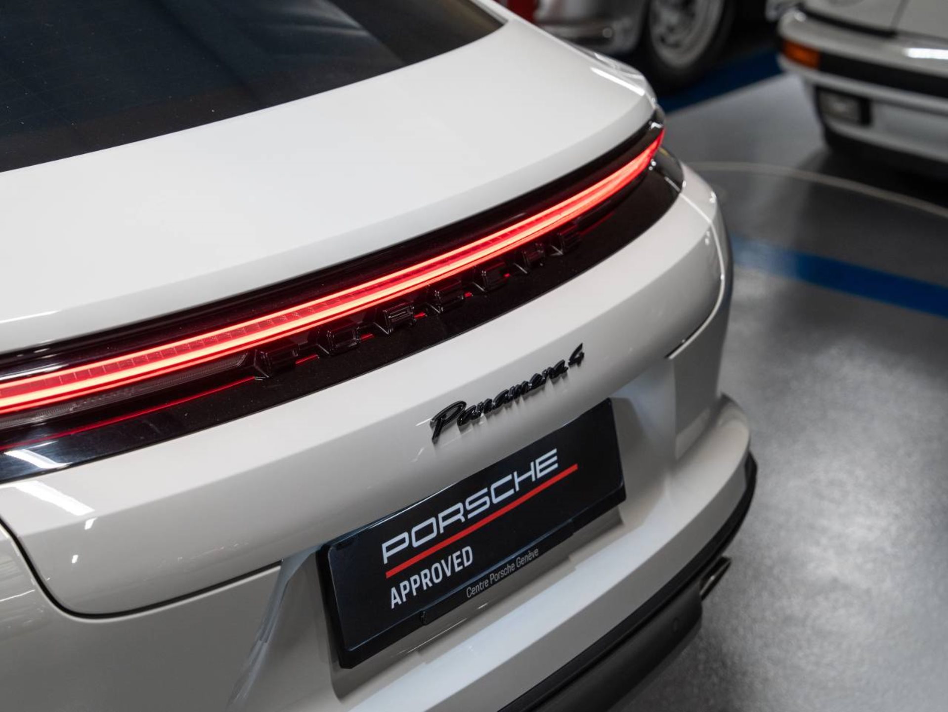 PORSCHE Panamera 4 E-Hybrid-image-24