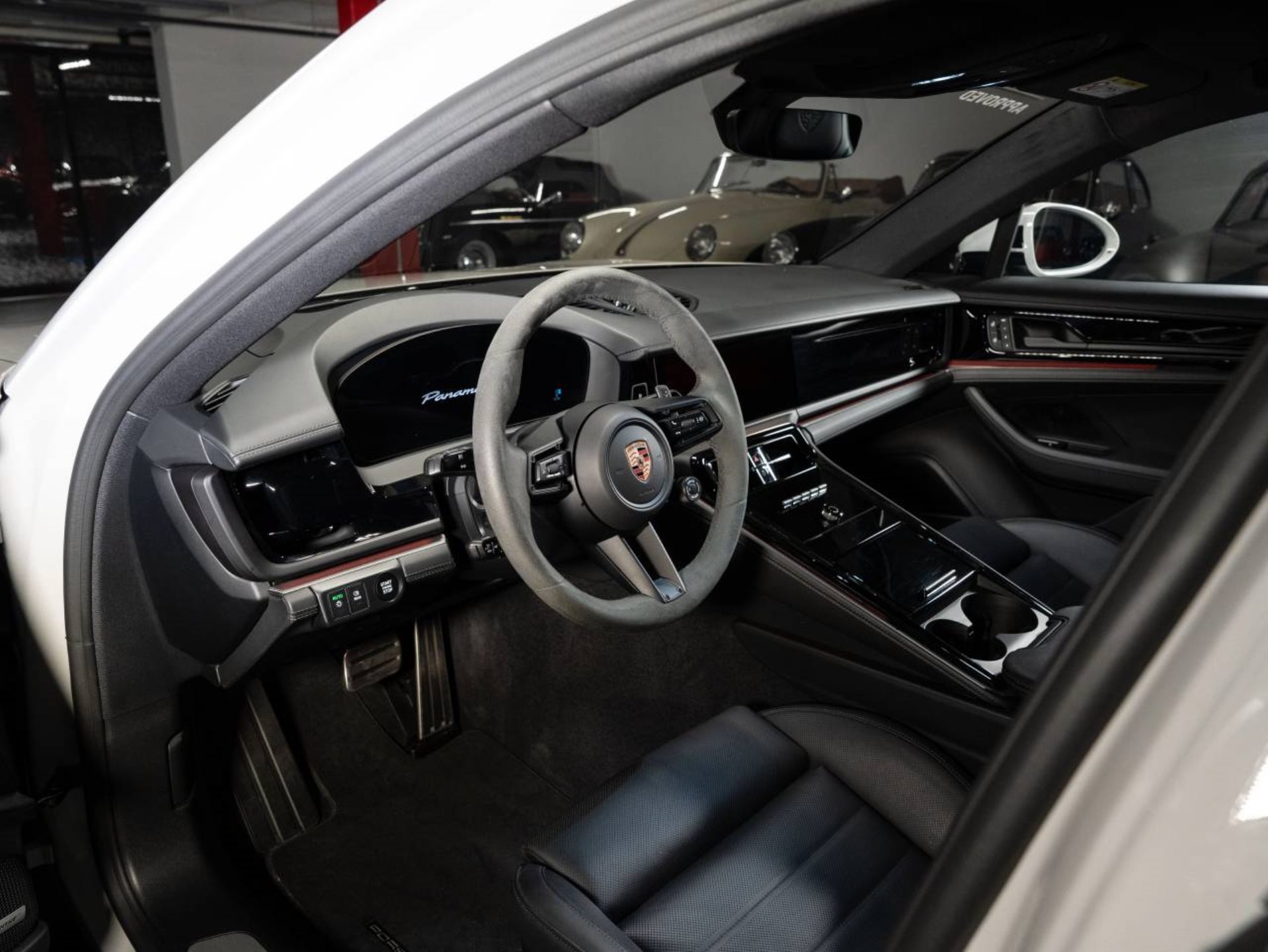 PORSCHE Panamera 4 E-Hybrid-image-3