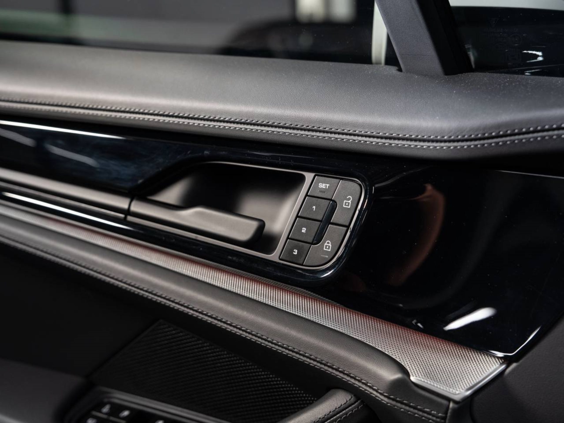 PORSCHE Panamera 4 E-Hybrid-image-17