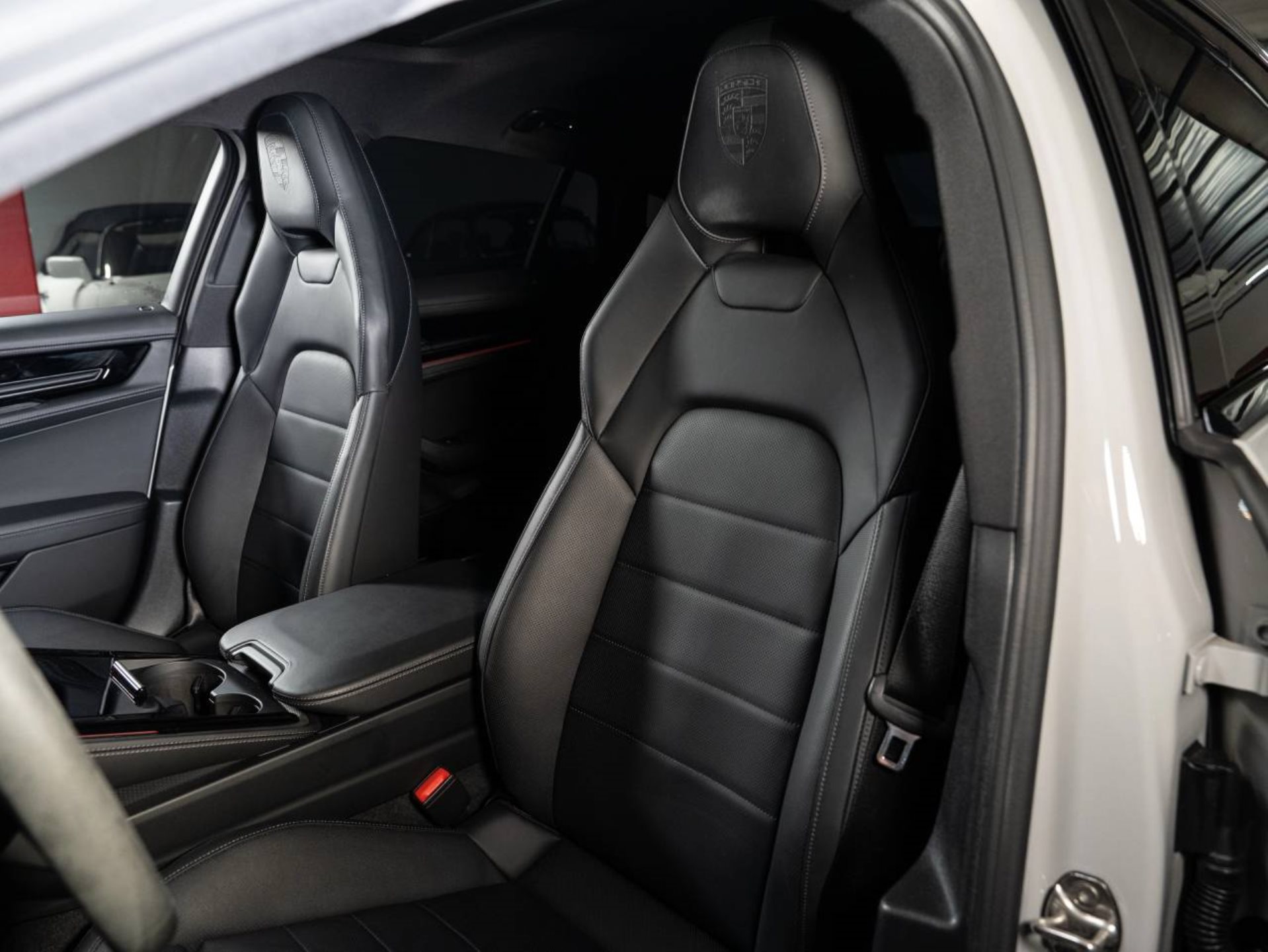 PORSCHE Panamera 4 E-Hybrid-image-4
