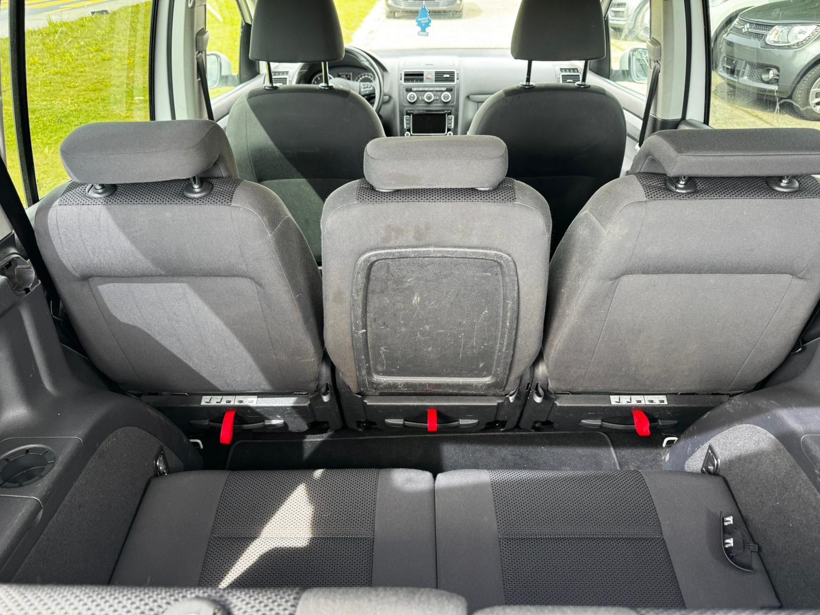 VW Touran 1.4 TSI Trendline DSG-image-11
