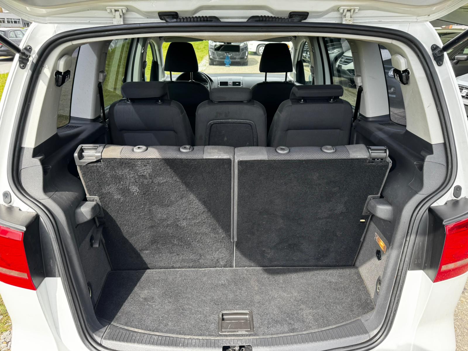 VW Touran 1.4 TSI Trendline DSG-image-12