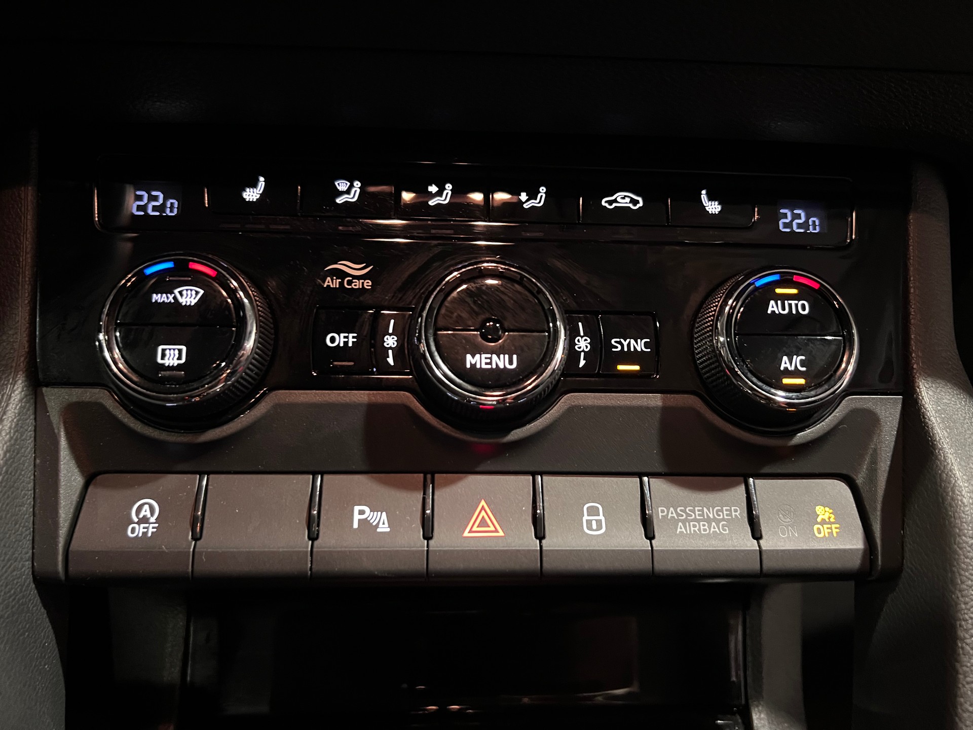 SKODA Karoq 1.5 TSI Ambition DSG-image-19