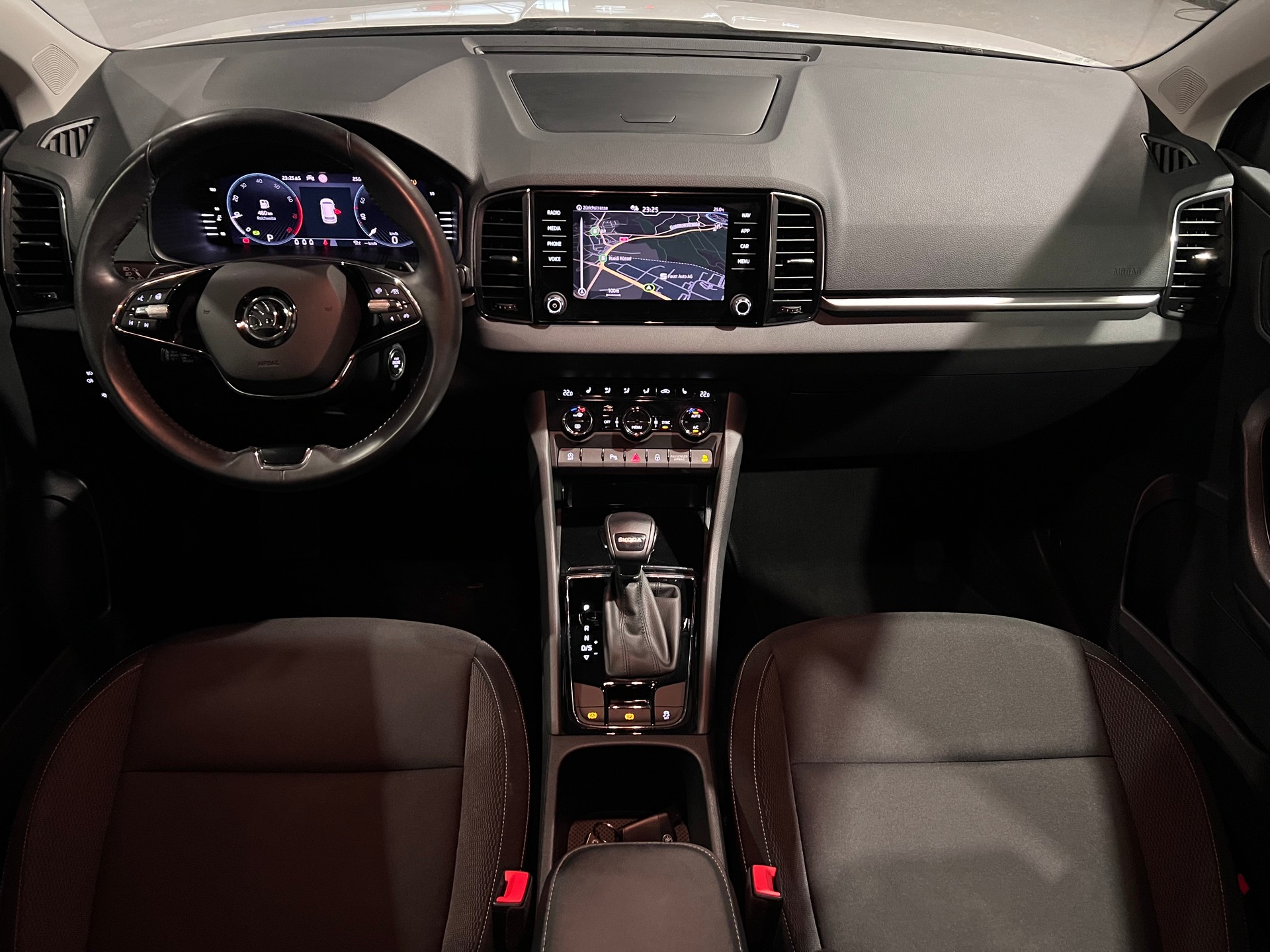 SKODA Karoq 1.5 TSI Ambition DSG-image-9