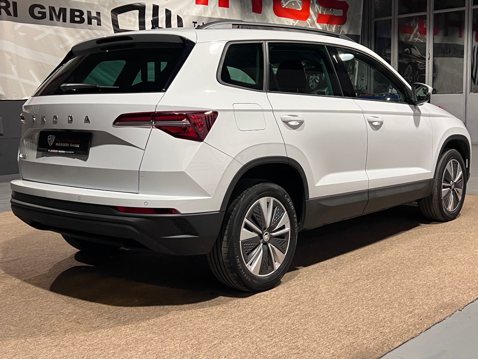 SKODA Karoq 1.5 TSI Ambition DSG-image-2
