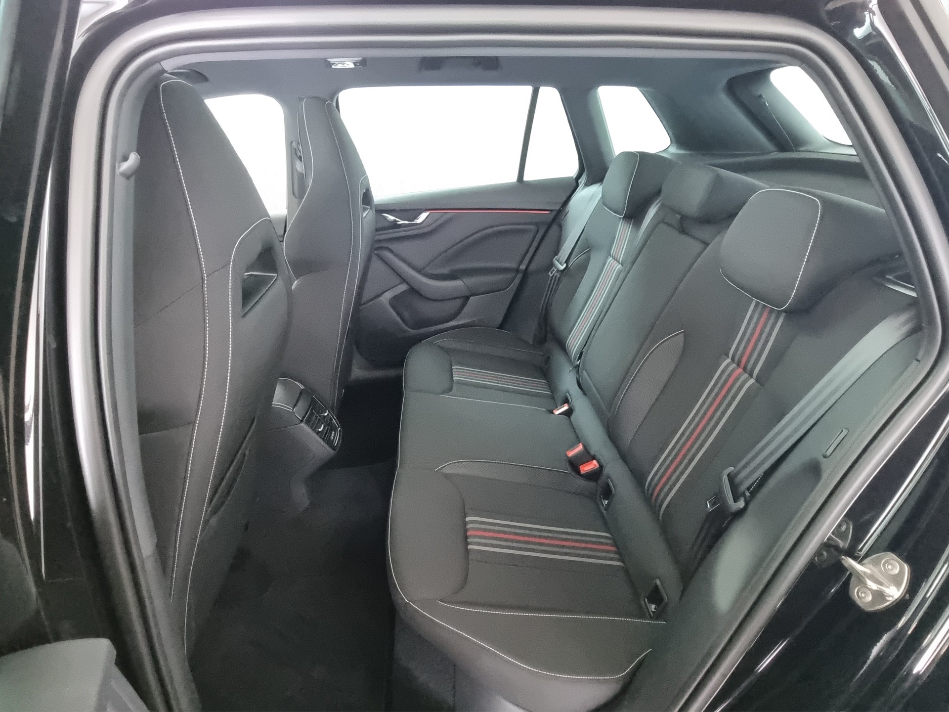 SKODA Kamiq 1.5 TSI Monte Carlo DSG-image-6