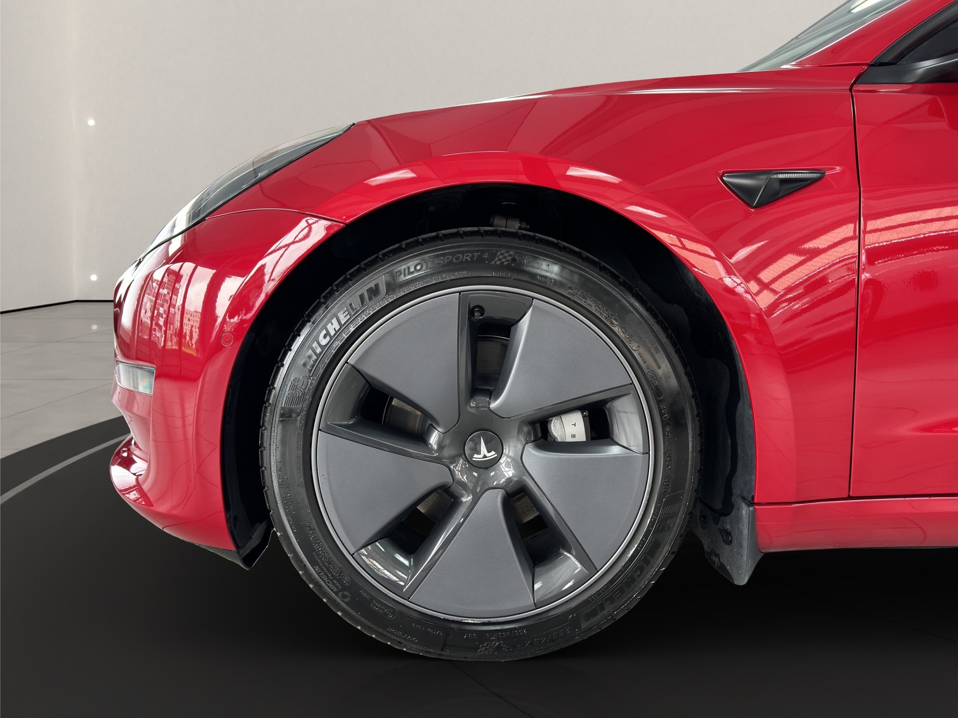 TESLA Model 3 Long Range Dual Motor AWD-image-11