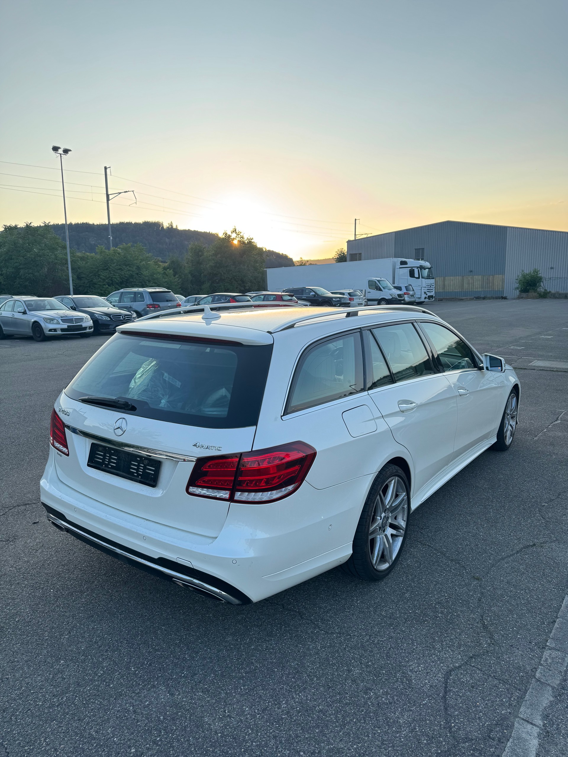 MERCEDES-BENZ E 400 Avantgarde 4Matic 7G-Tronic-image-3