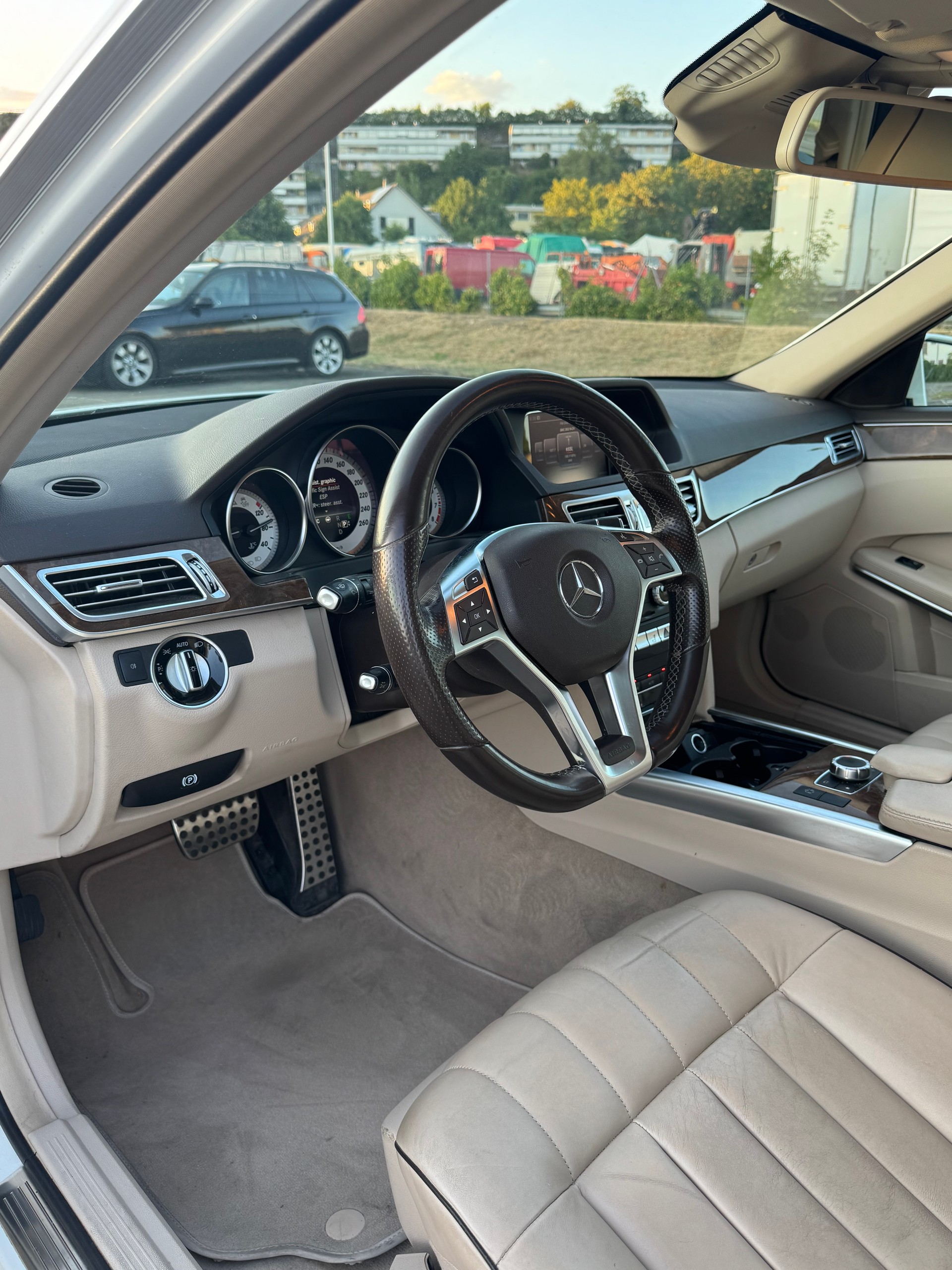MERCEDES-BENZ E 400 Avantgarde 4Matic 7G-Tronic-image-6