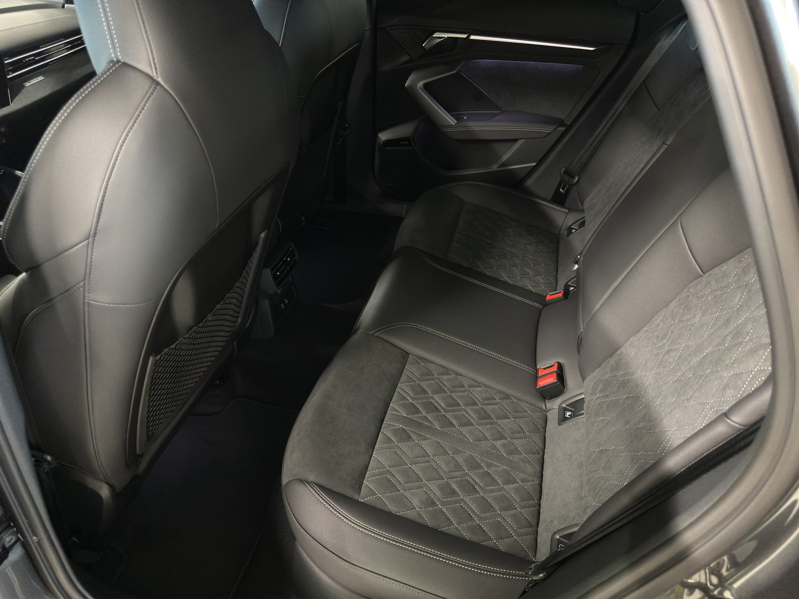 AUDI S3 Sportback TFSI quattro S-tronic-image-11