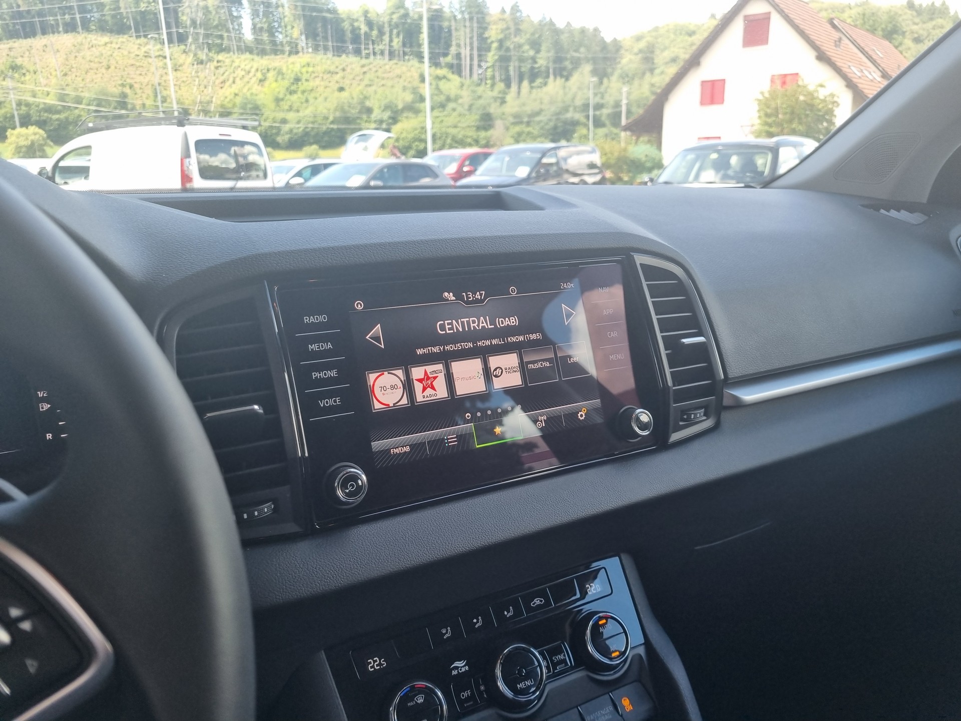 SKODA Karoq 2.0 TDI CR Selection 4x4 DSG-image-12