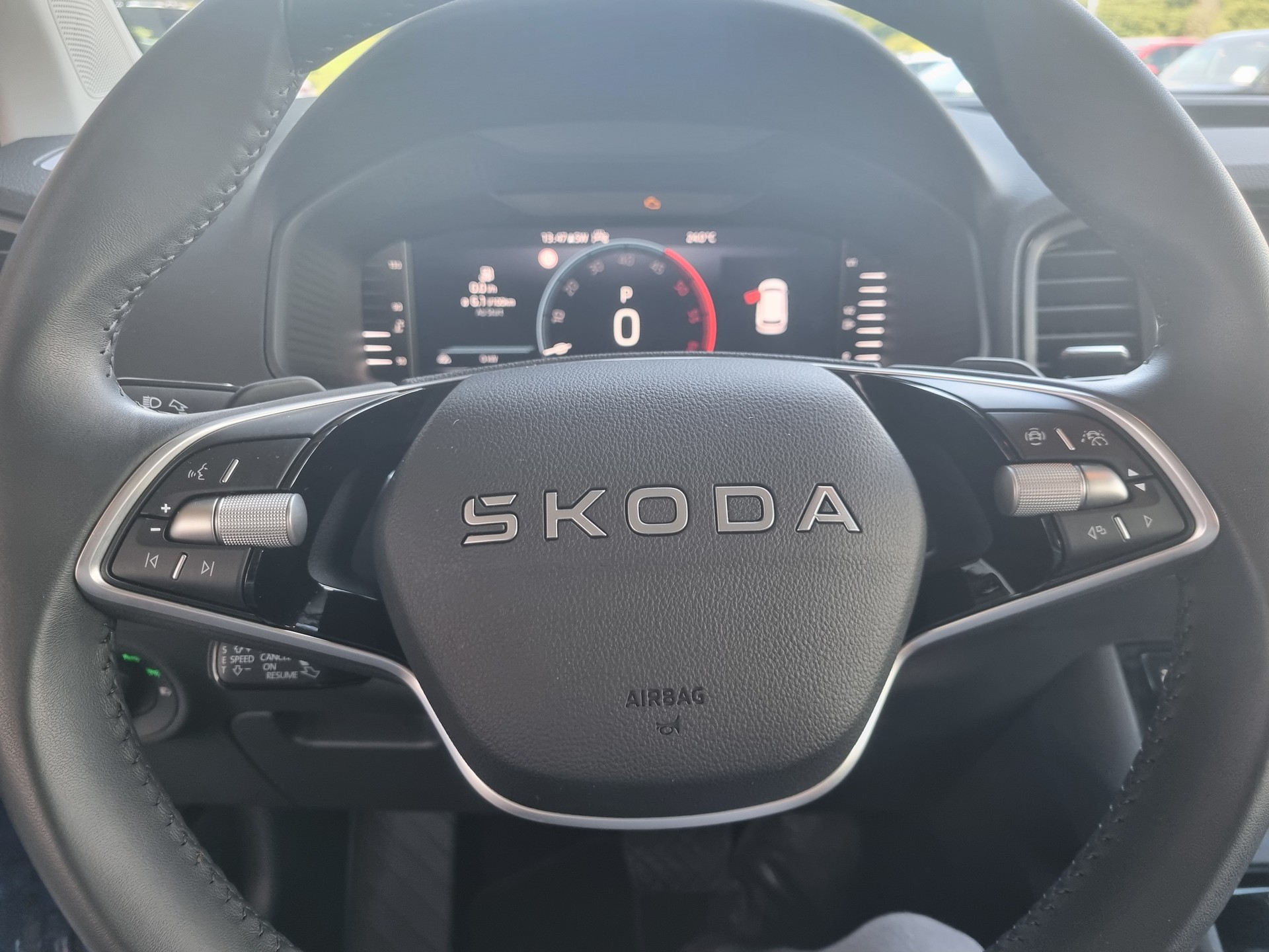 SKODA Karoq 2.0 TDI CR Selection 4x4 DSG-image-11