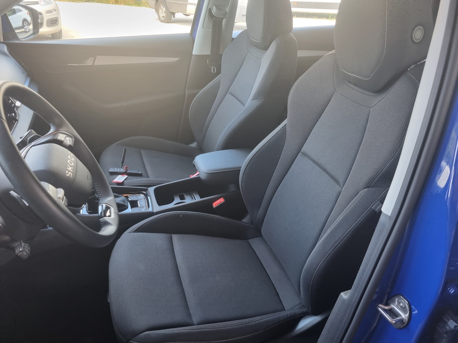 SKODA Karoq 2.0 TDI CR Selection 4x4 DSG-image-7