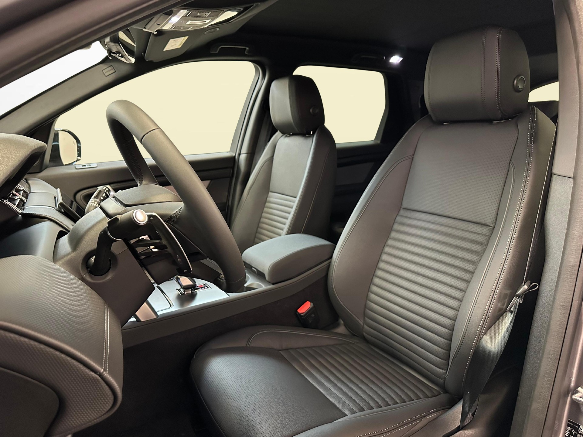 LAND ROVER Discovery Sport 1.5 T 270e Landmark-image-4