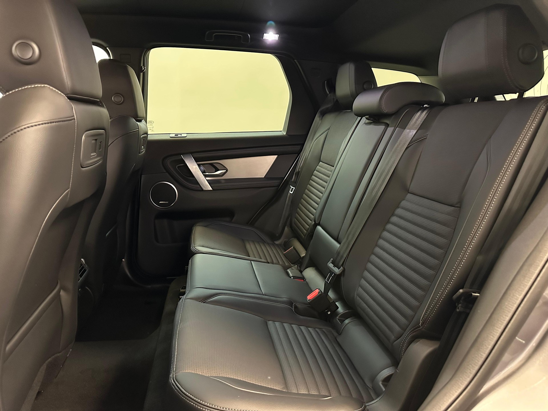LAND ROVER Discovery Sport 1.5 T 270e Landmark-image-9