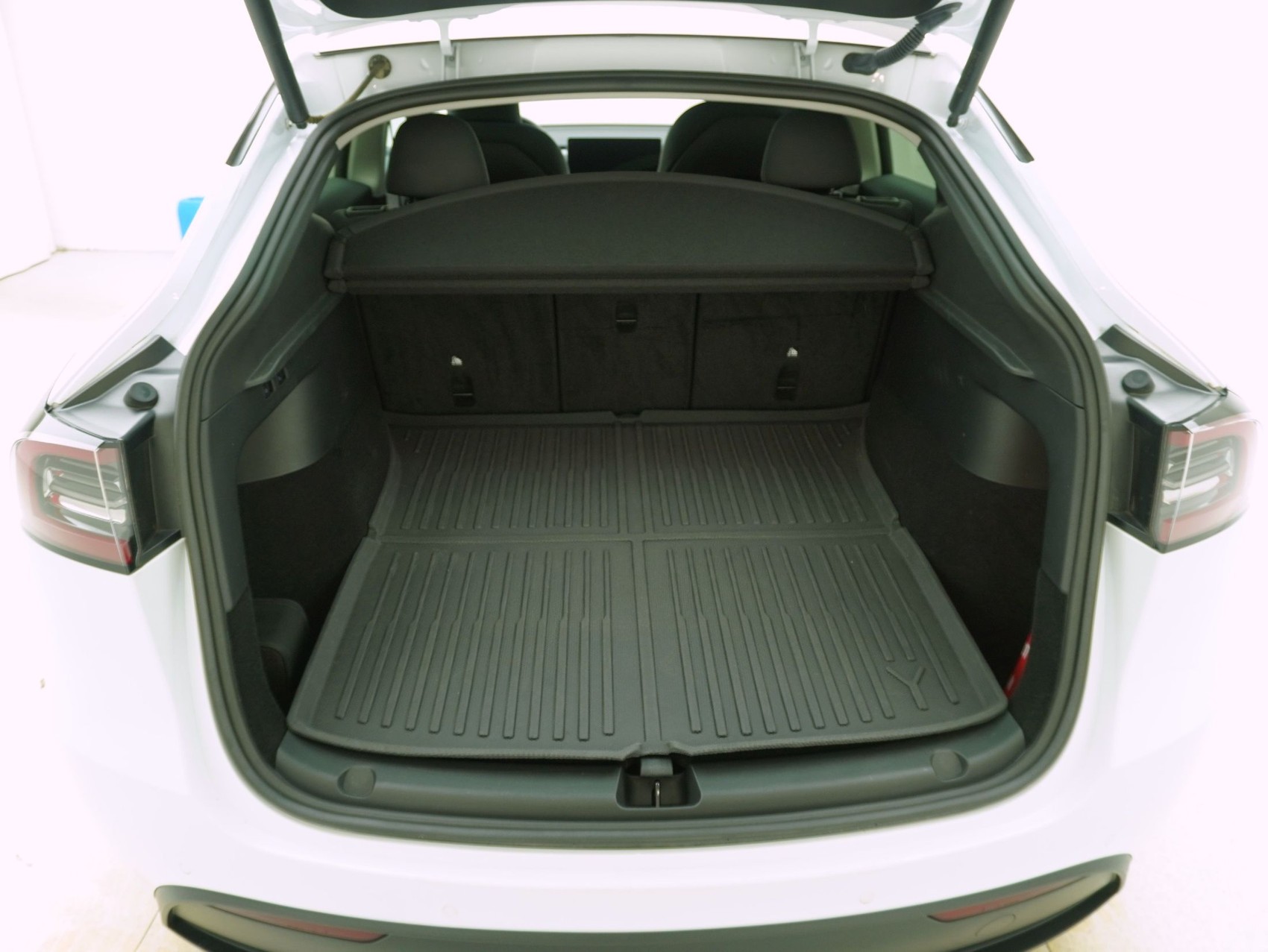 TESLA Model Y Long Range Dual AWD-image-11
