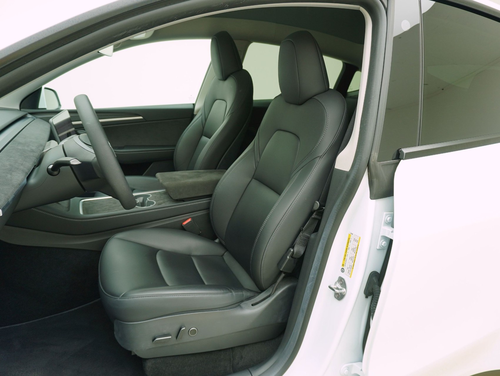 TESLA Model Y Long Range Dual AWD-image-8