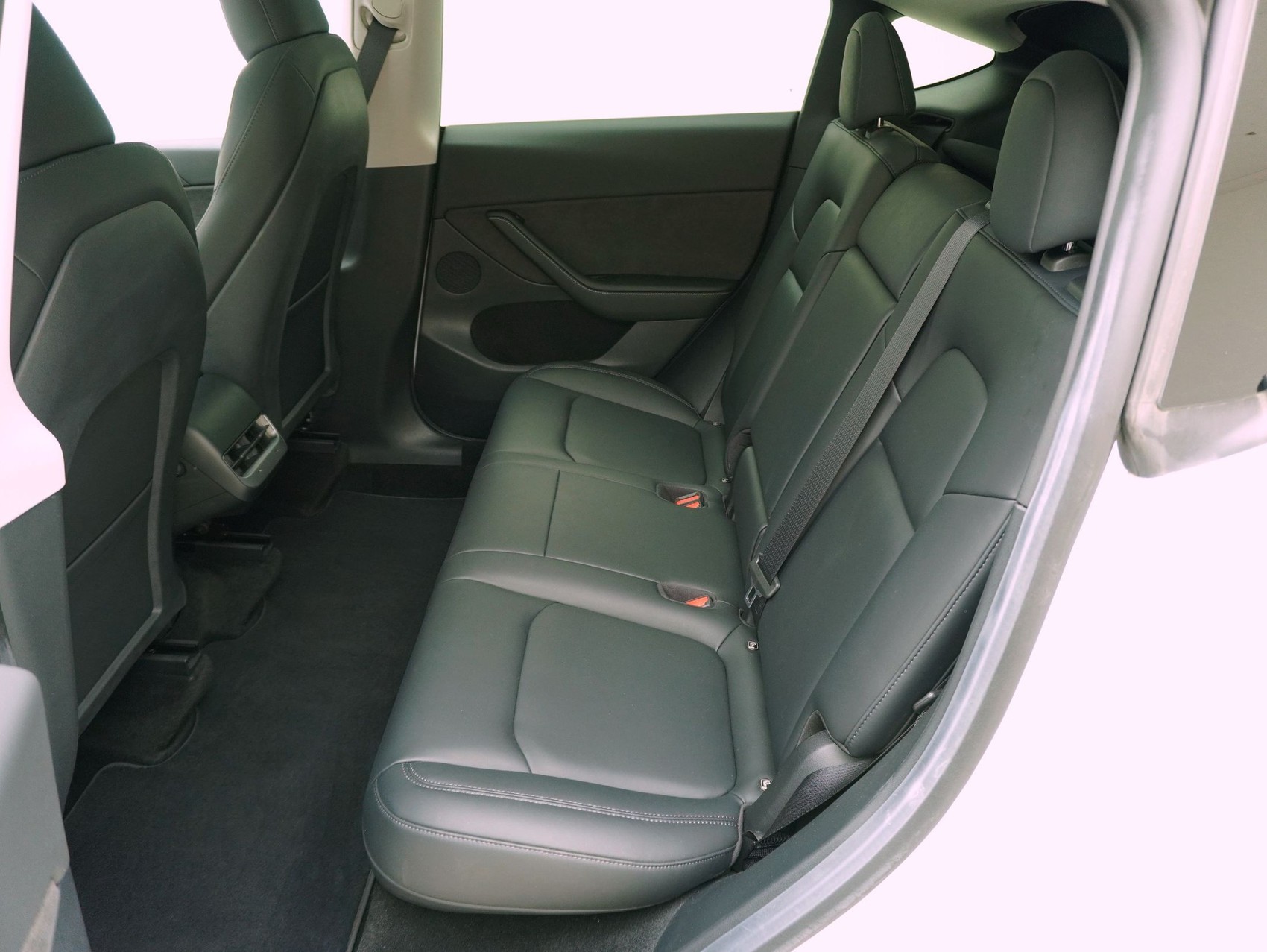 TESLA Model Y Long Range Dual AWD-image-10