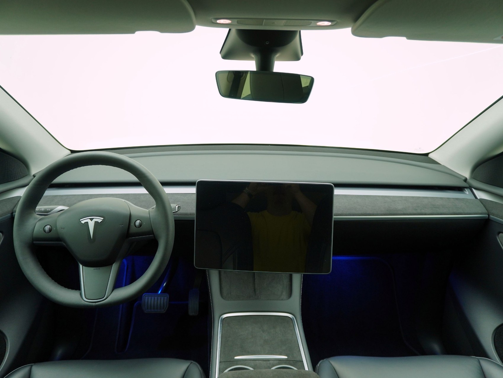 TESLA Model Y Long Range Dual AWD-image-12