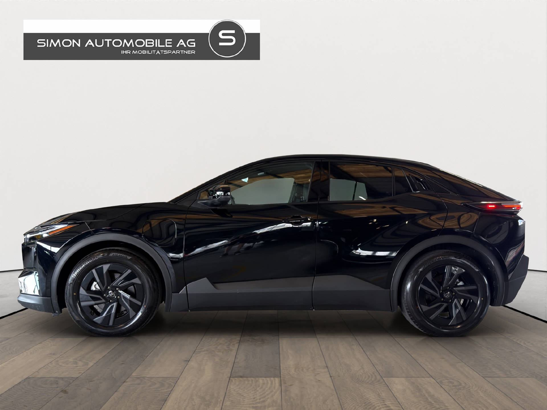 TOYOTA C-HR+ Style-showroom-element-2