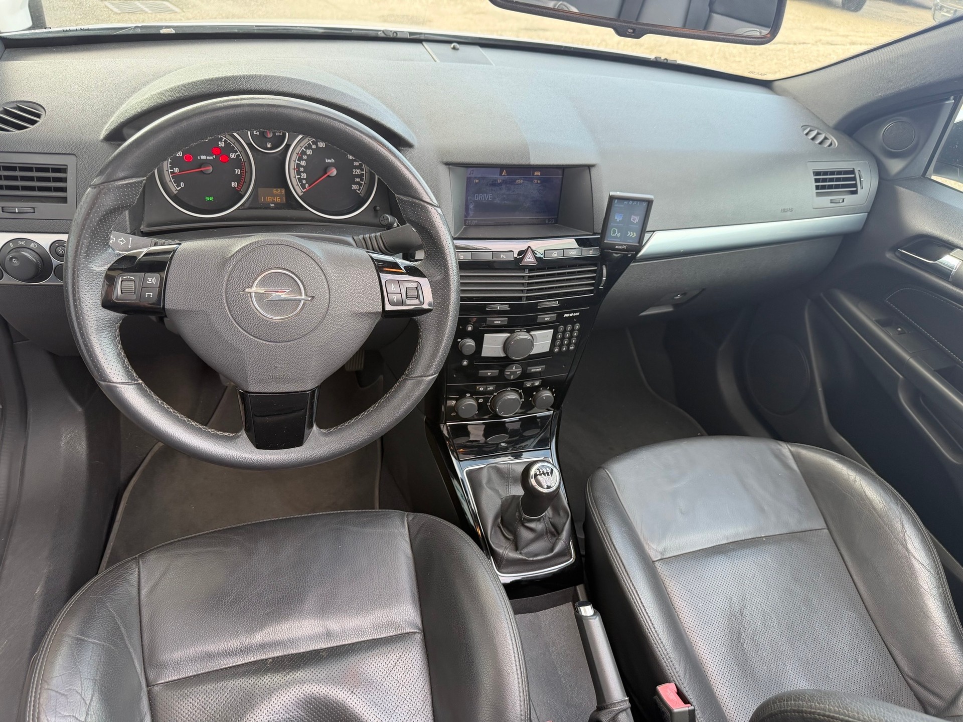 OPEL Astra TT 2.0i 16V Turbo Cosmo-image-8