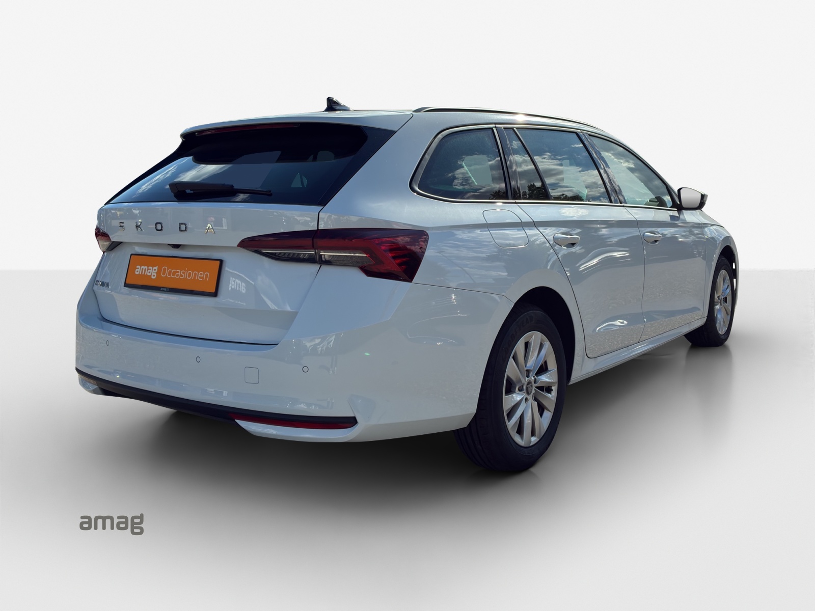 SKODA Octavia Combi 1.5 TSI mHEV DSG Dynamic-image-4