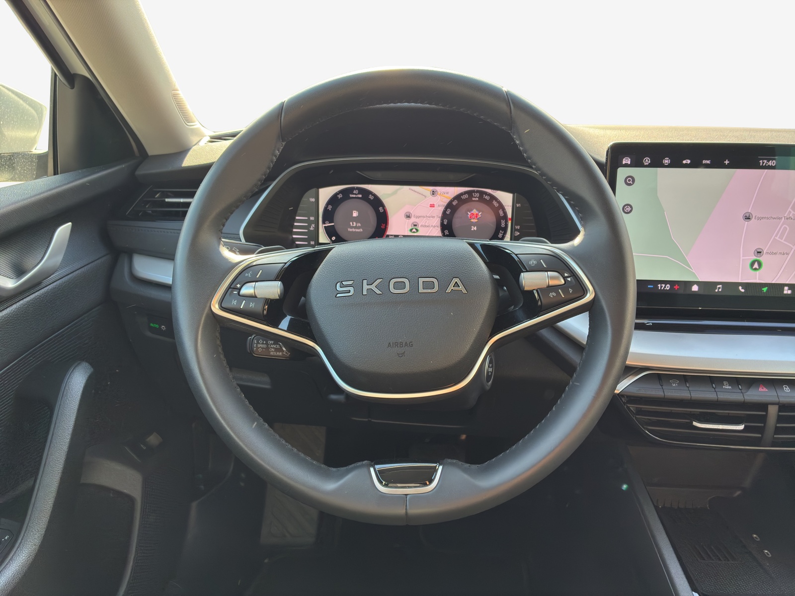 SKODA Octavia Combi 1.5 TSI mHEV DSG Dynamic-image-9
