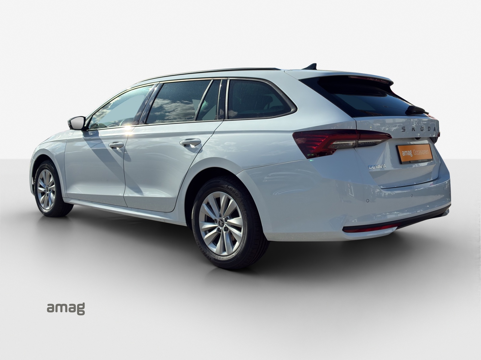 SKODA Octavia Combi 1.5 TSI mHEV DSG Dynamic-image-2