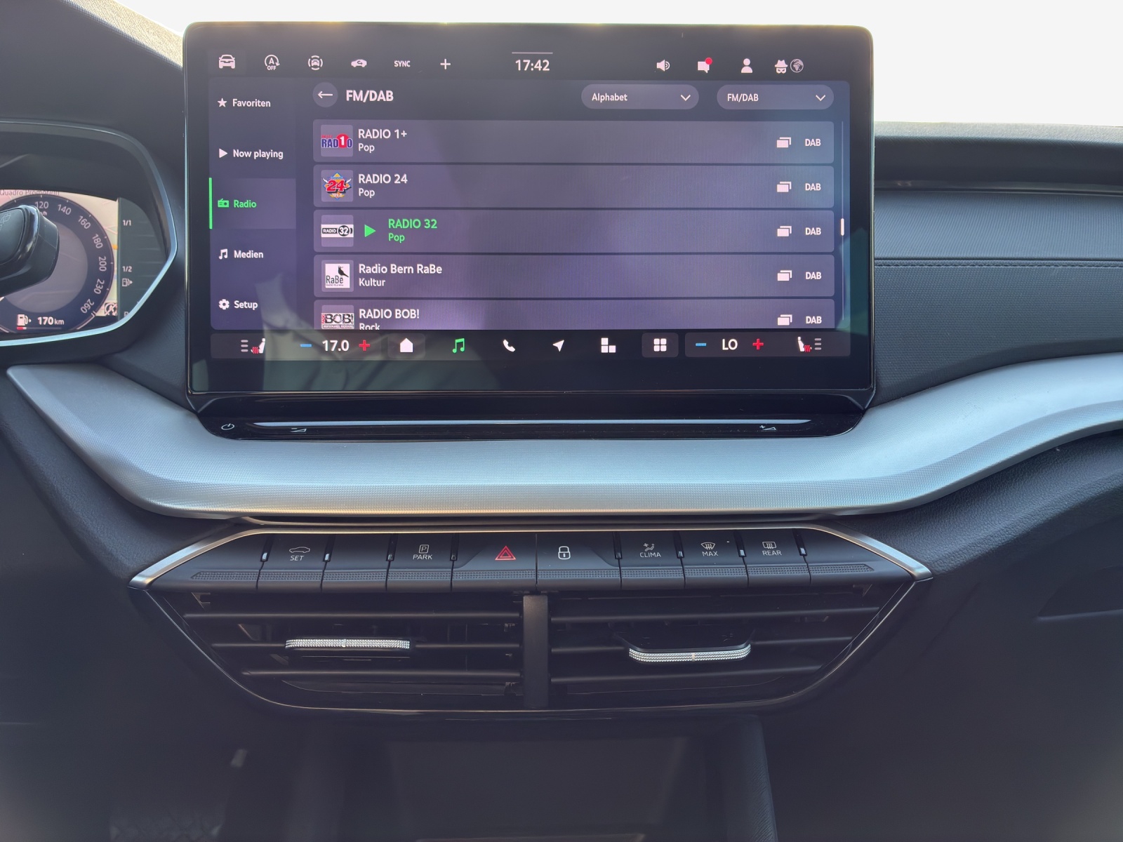 SKODA Octavia Combi 1.5 TSI mHEV DSG Dynamic-image-10
