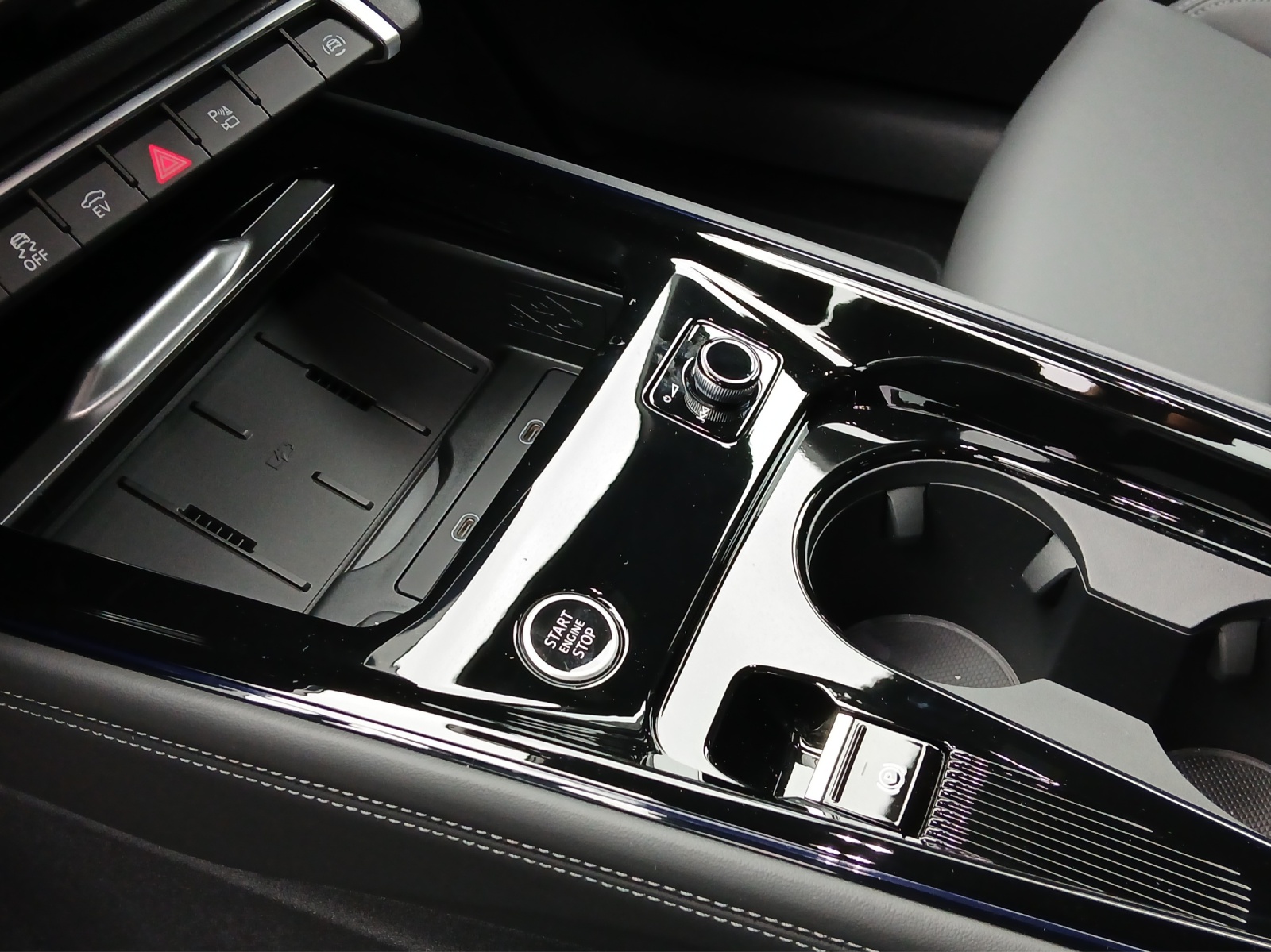AUDI Q3 SUV e-hybrid 200 kW S tronig-image-15