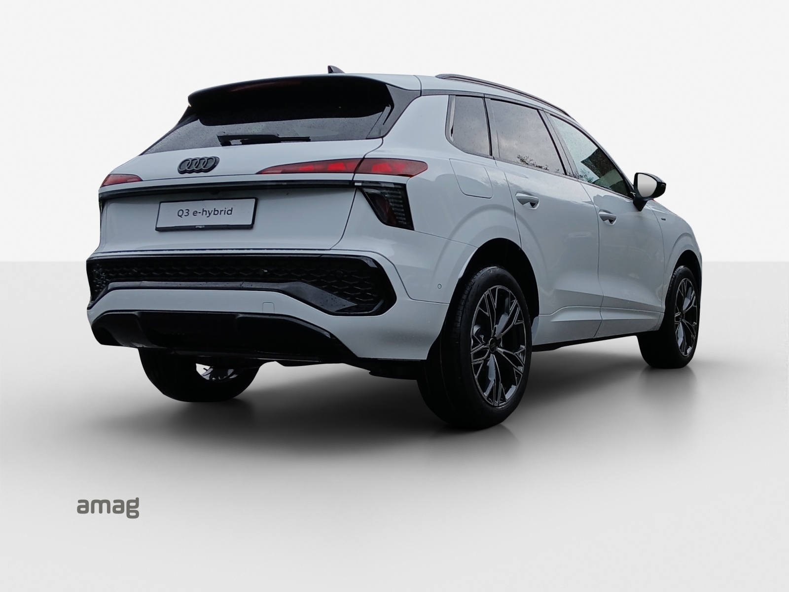 AUDI Q3 SUV e-hybrid 200 kW S tronig-image-4