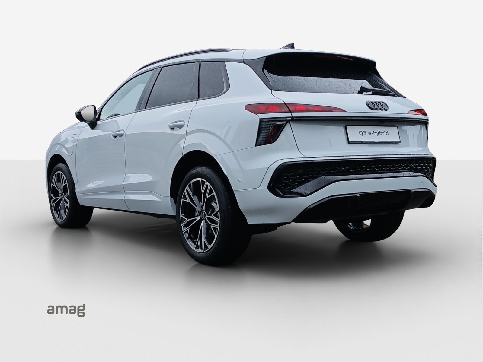 AUDI Q3 SUV e-hybrid 200 kW S tronig-image-2