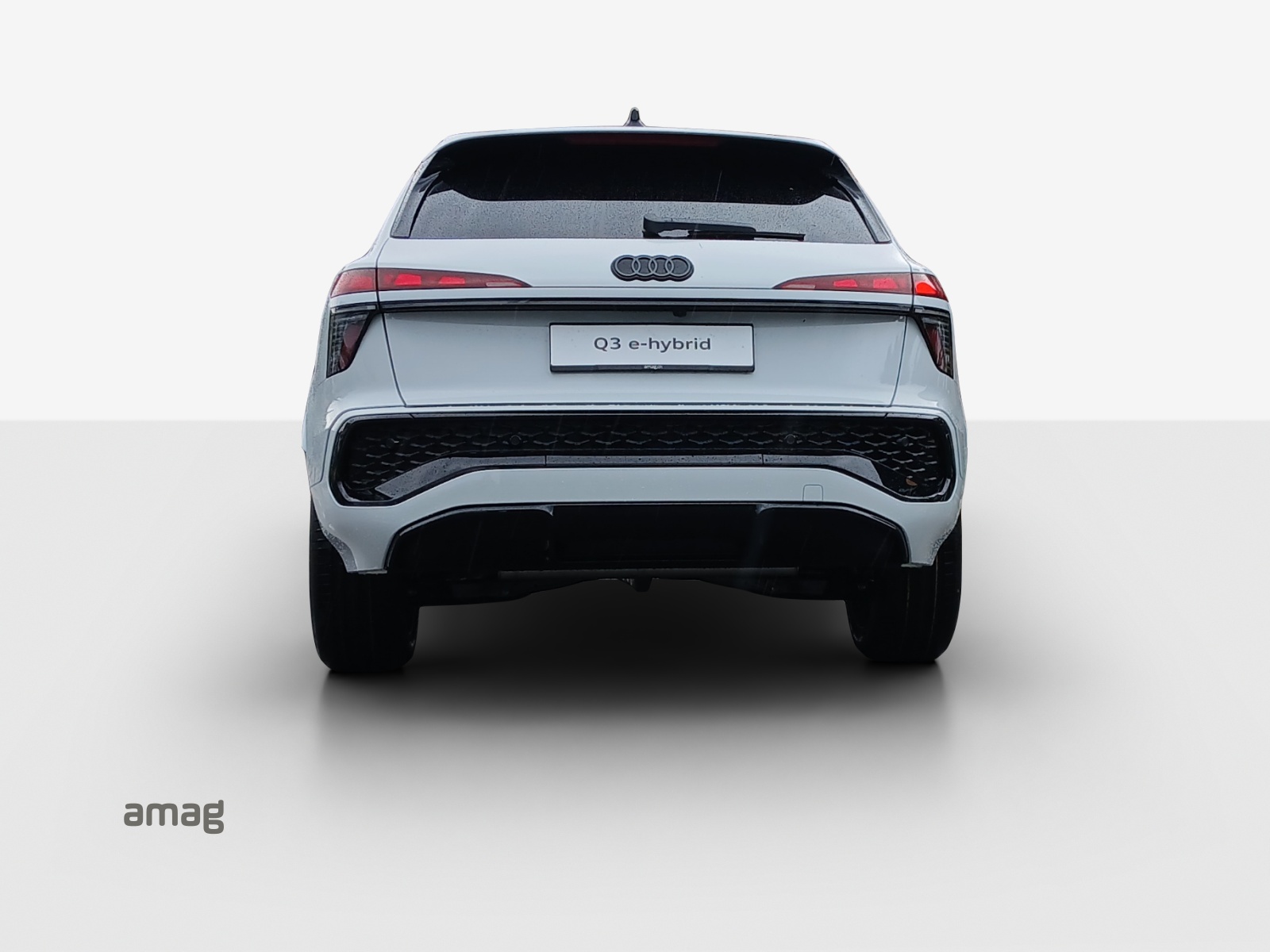 AUDI Q3 SUV e-hybrid 200 kW S tronig-showroom-element-3