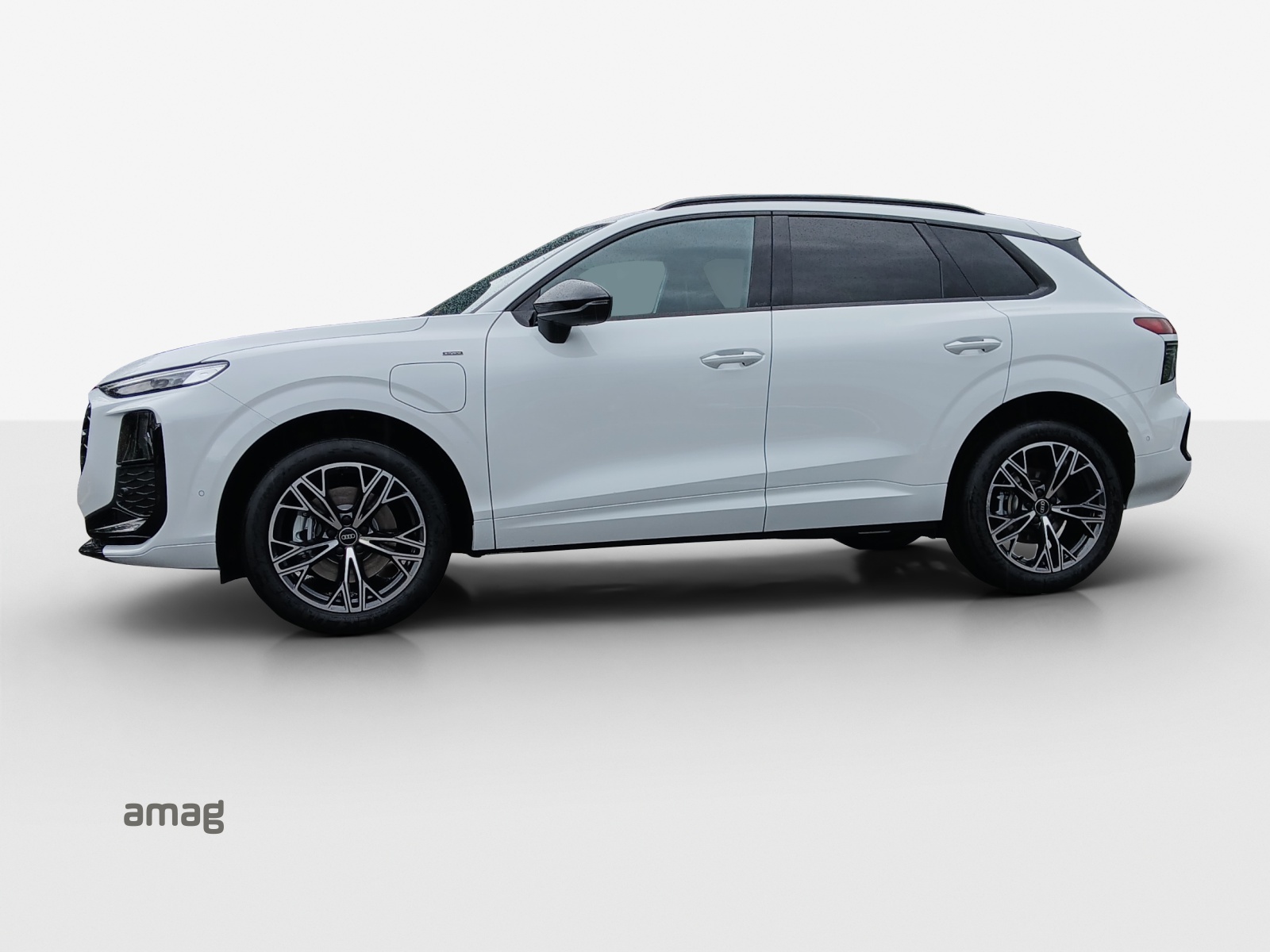 AUDI Q3 SUV e-hybrid 200 kW S tronig-image-1