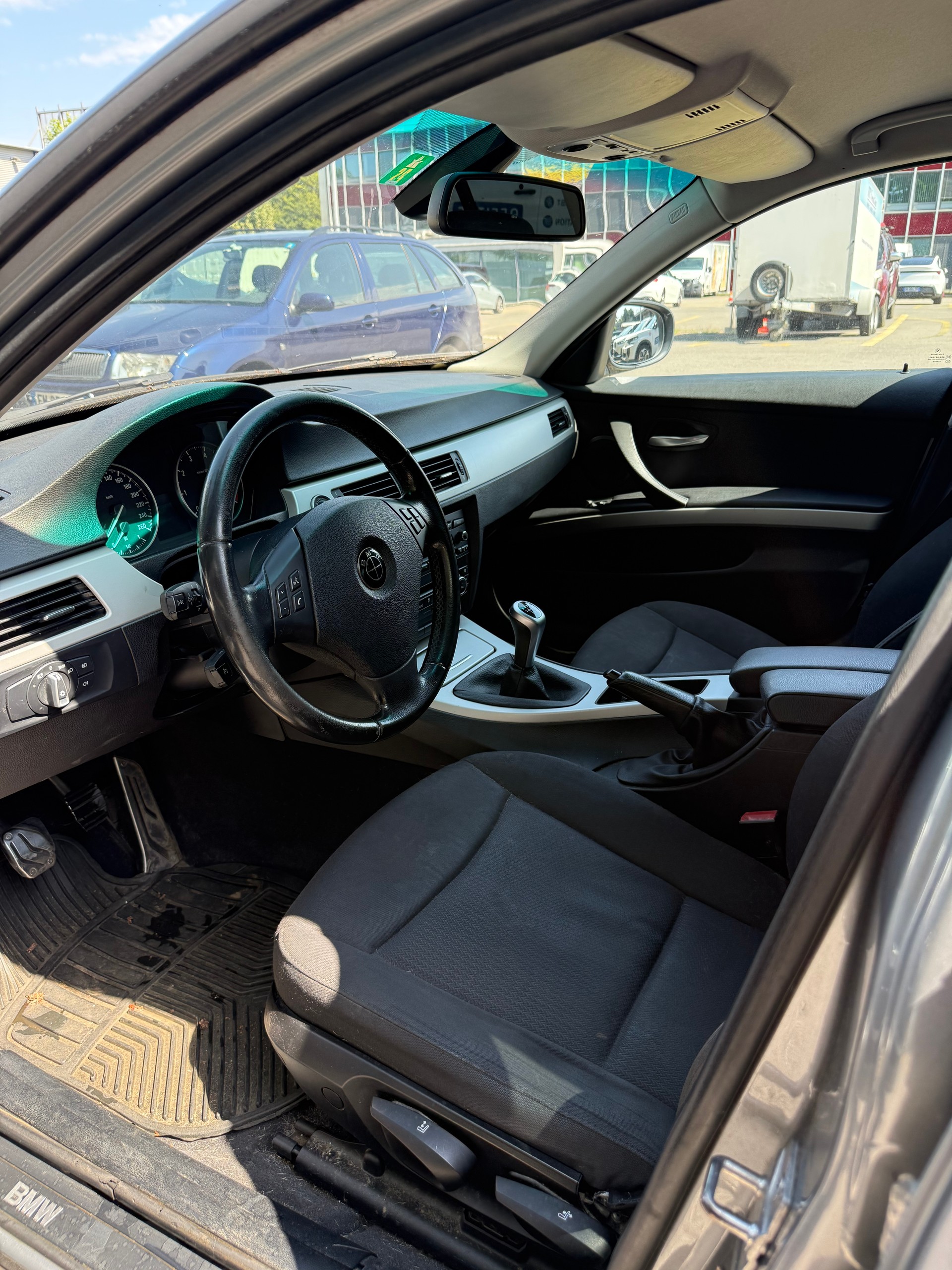 BMW 316i-image-9