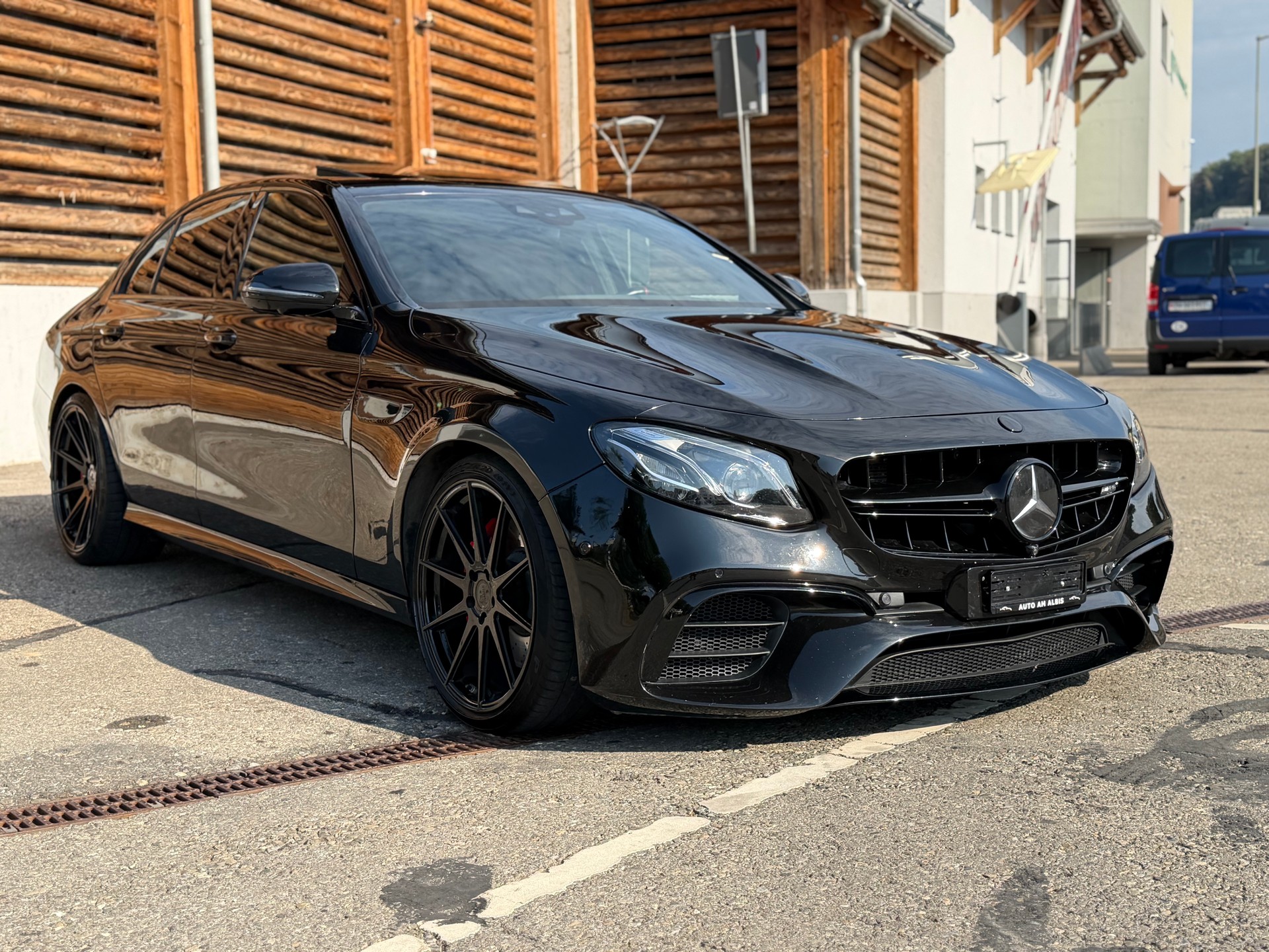 MERCEDES-BENZ E 53 AMG 4Matic 9G-Tronic-showroom-element-2