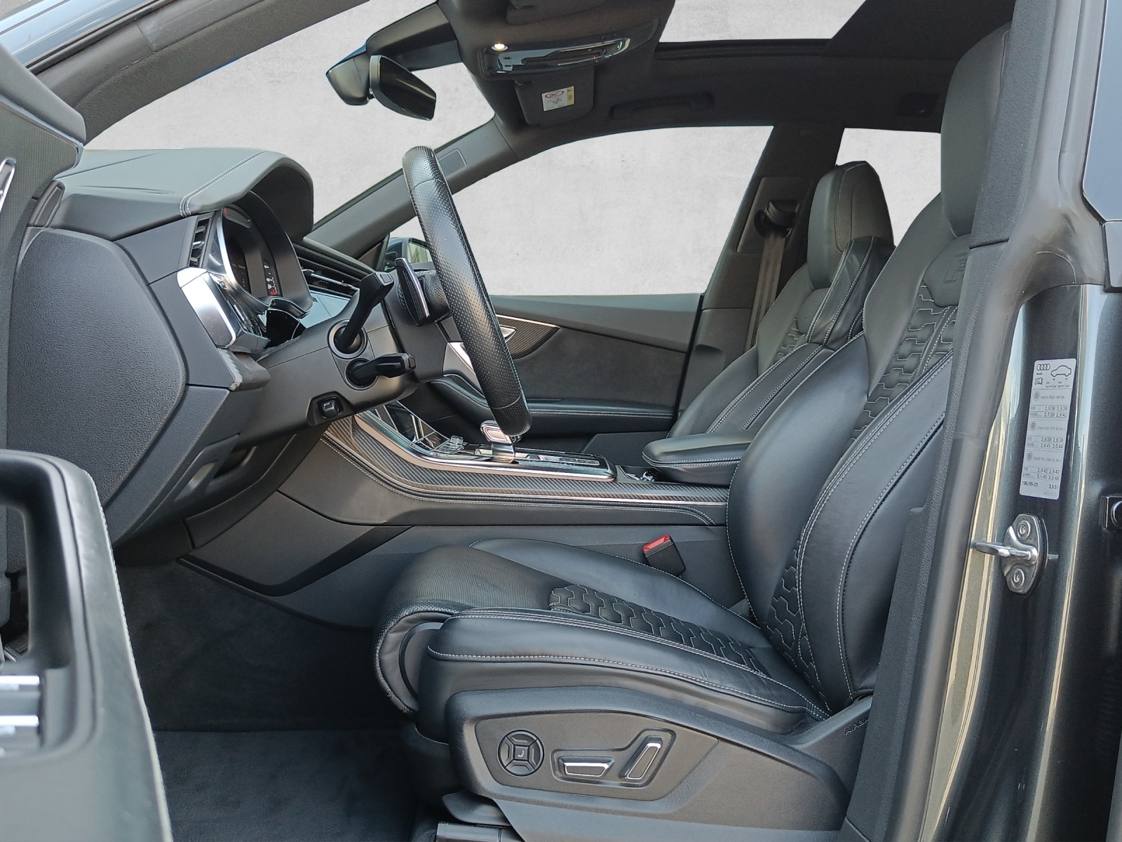 AUDI RS Q8 4.0 V8 TFSI quattro T-Tronic*8-Fach Räder*AHK*Panoramadach*-image-8