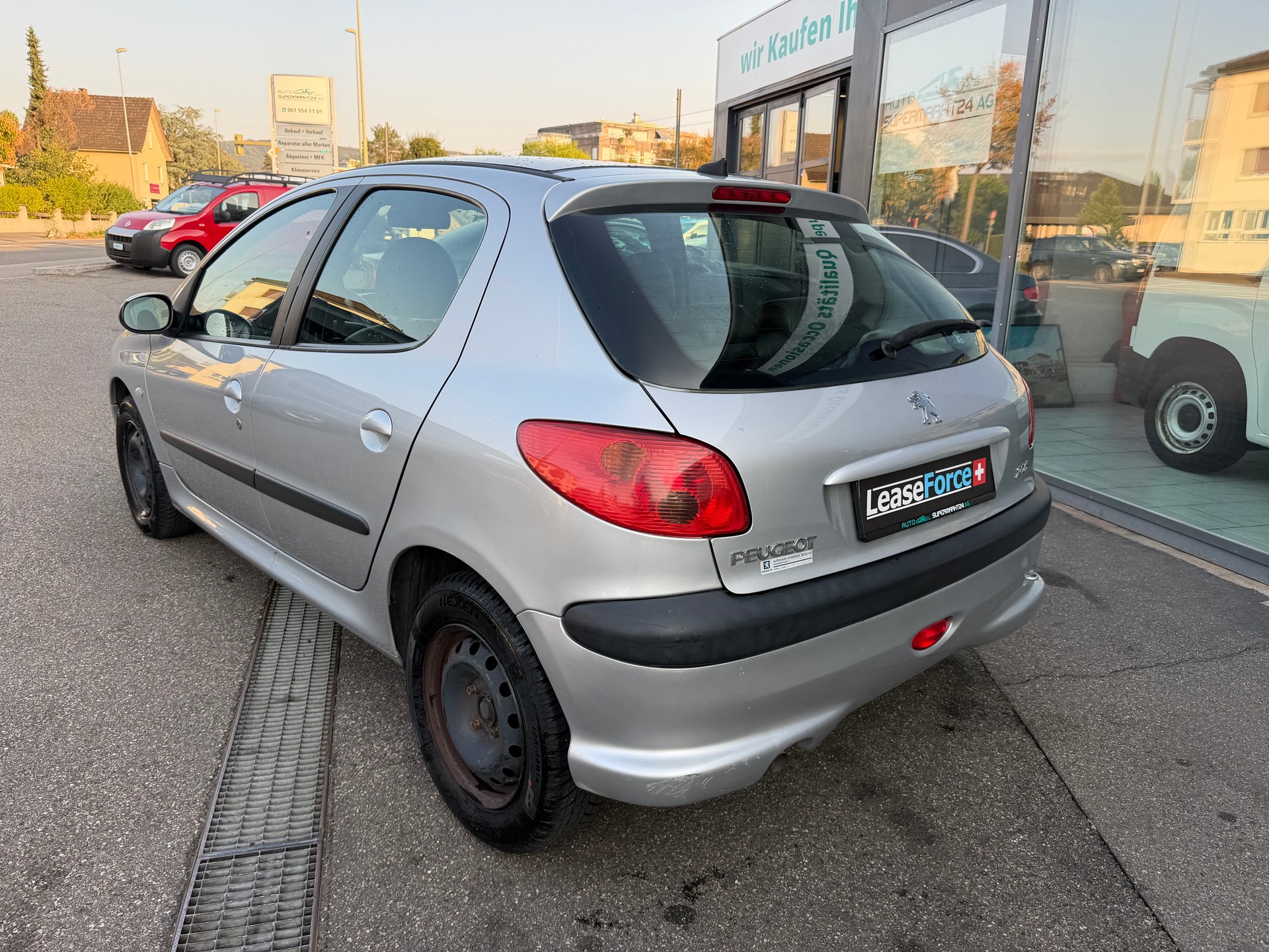 PEUGEOT 206 1.6 16V (XT) Premium-image-2