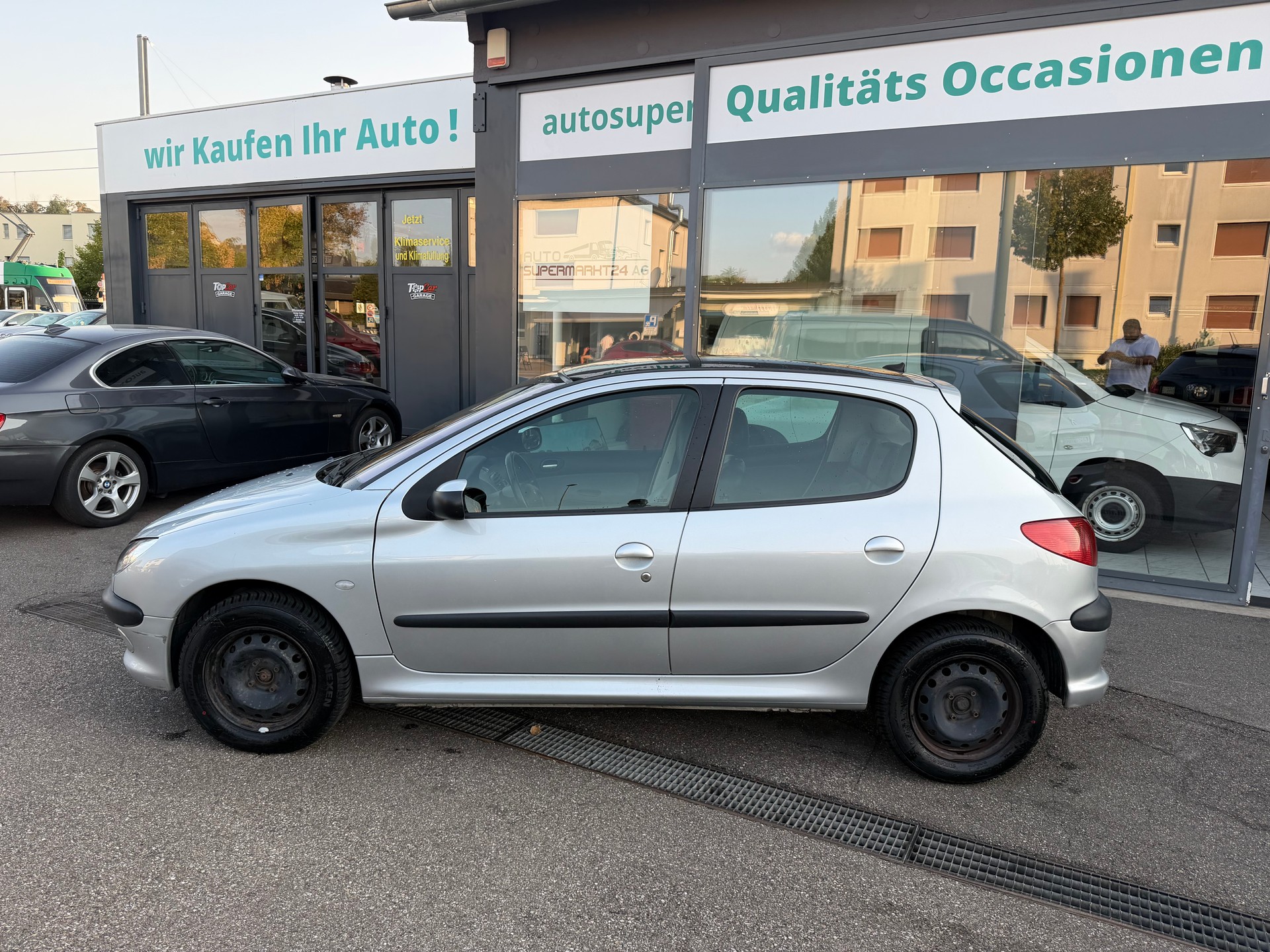 PEUGEOT 206 1.6 16V (XT) Premium-image-1