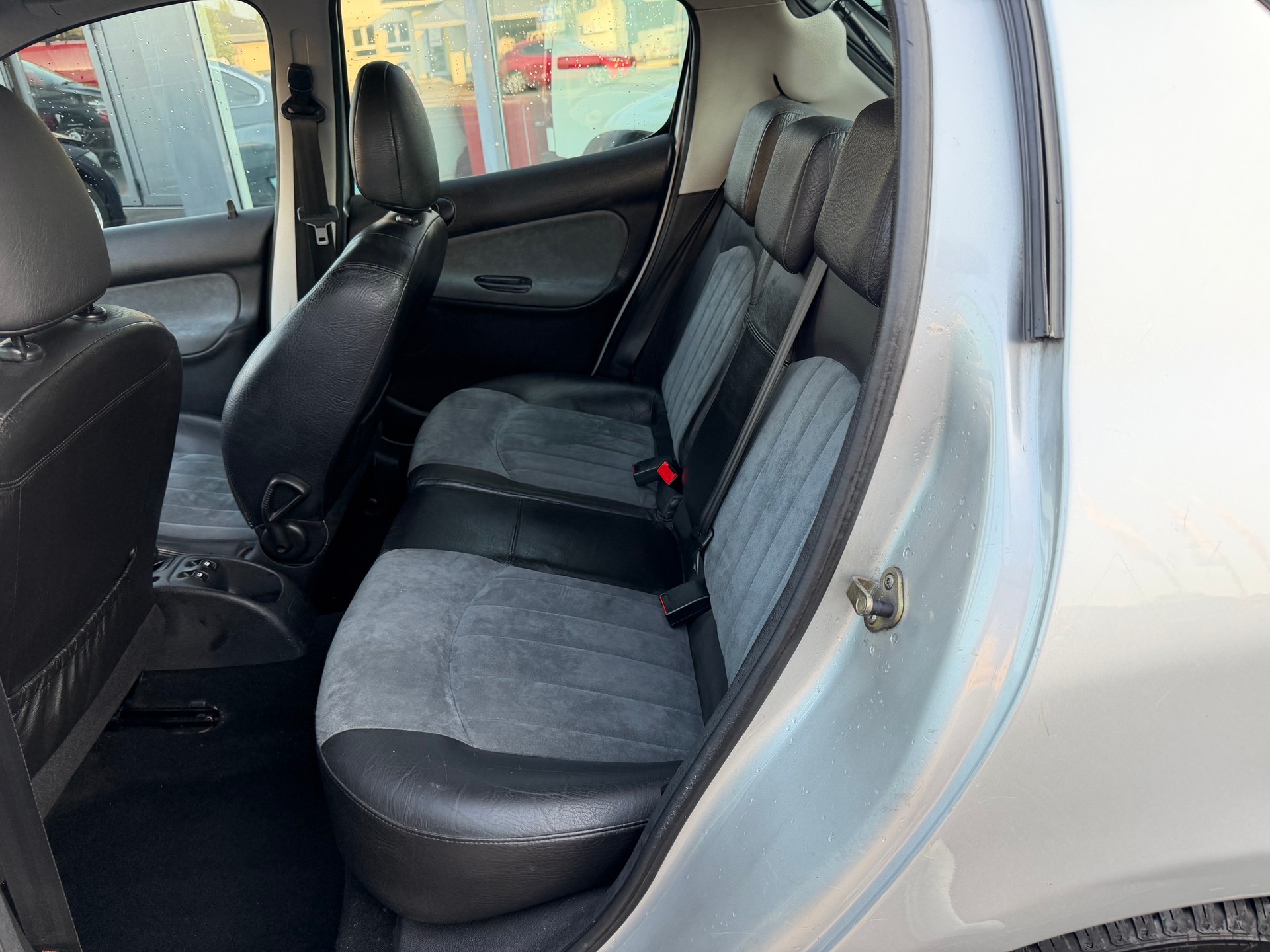 PEUGEOT 206 1.6 16V (XT) Premium-image-8