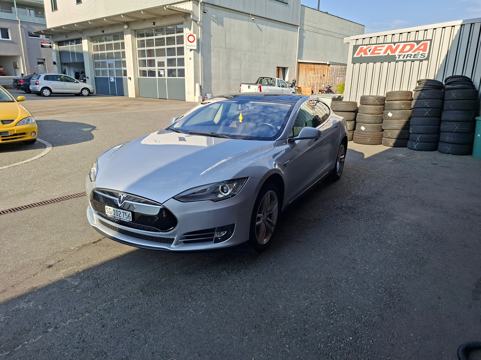 TESLA Model S 85